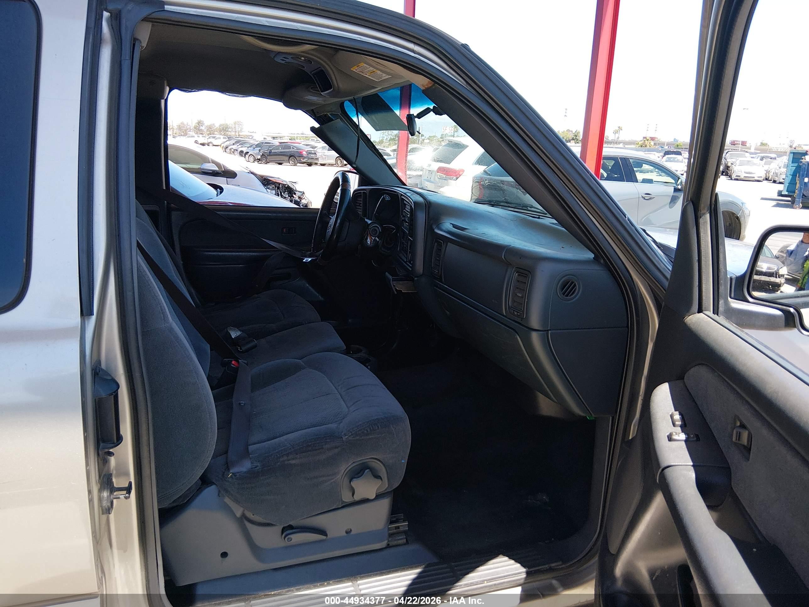 CHEVROLET SILVERADO image 5