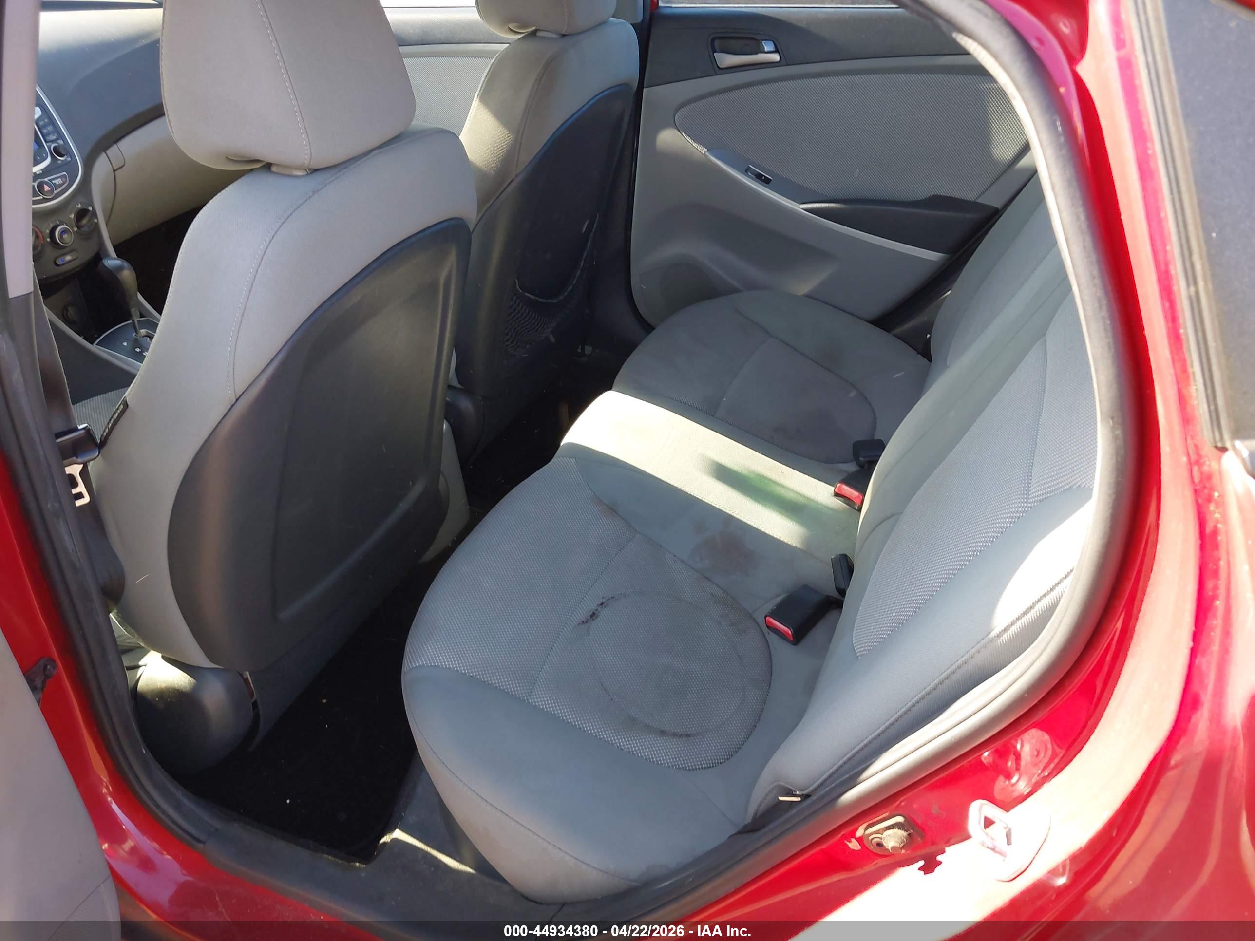 HYUNDAI ACCENT image 8