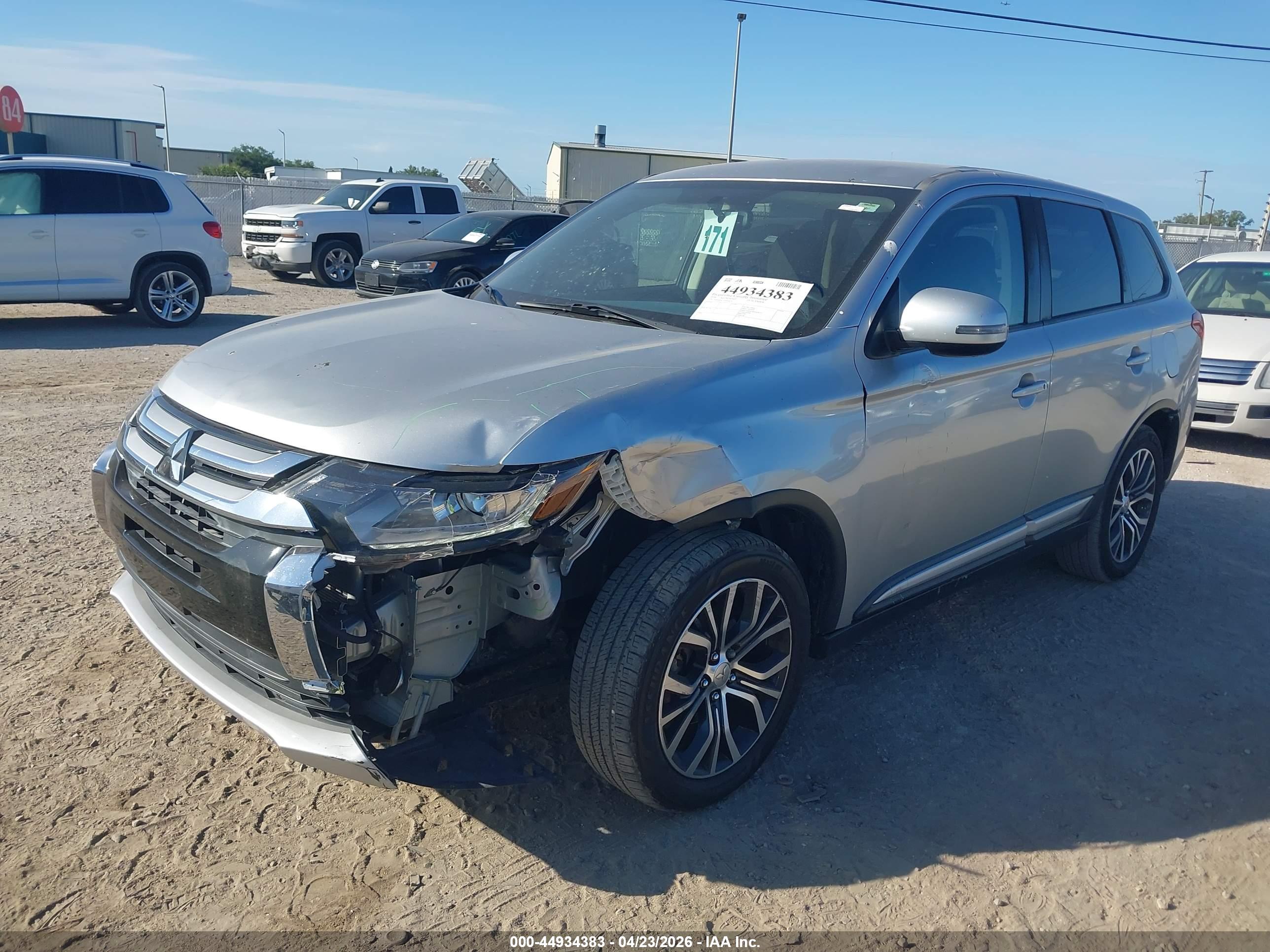 MITSUBISHI OUTLANDER image 2