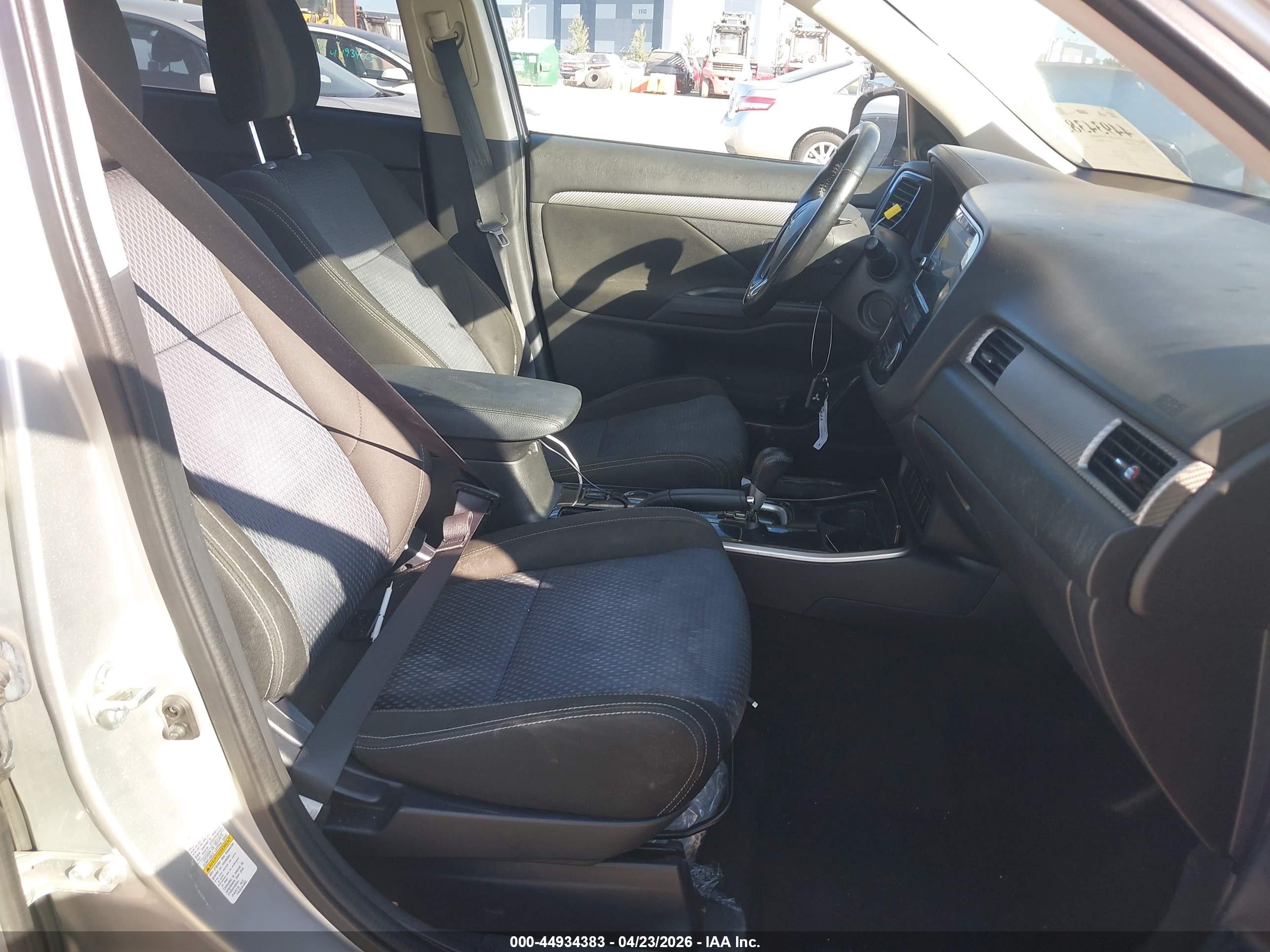 MITSUBISHI OUTLANDER image 5