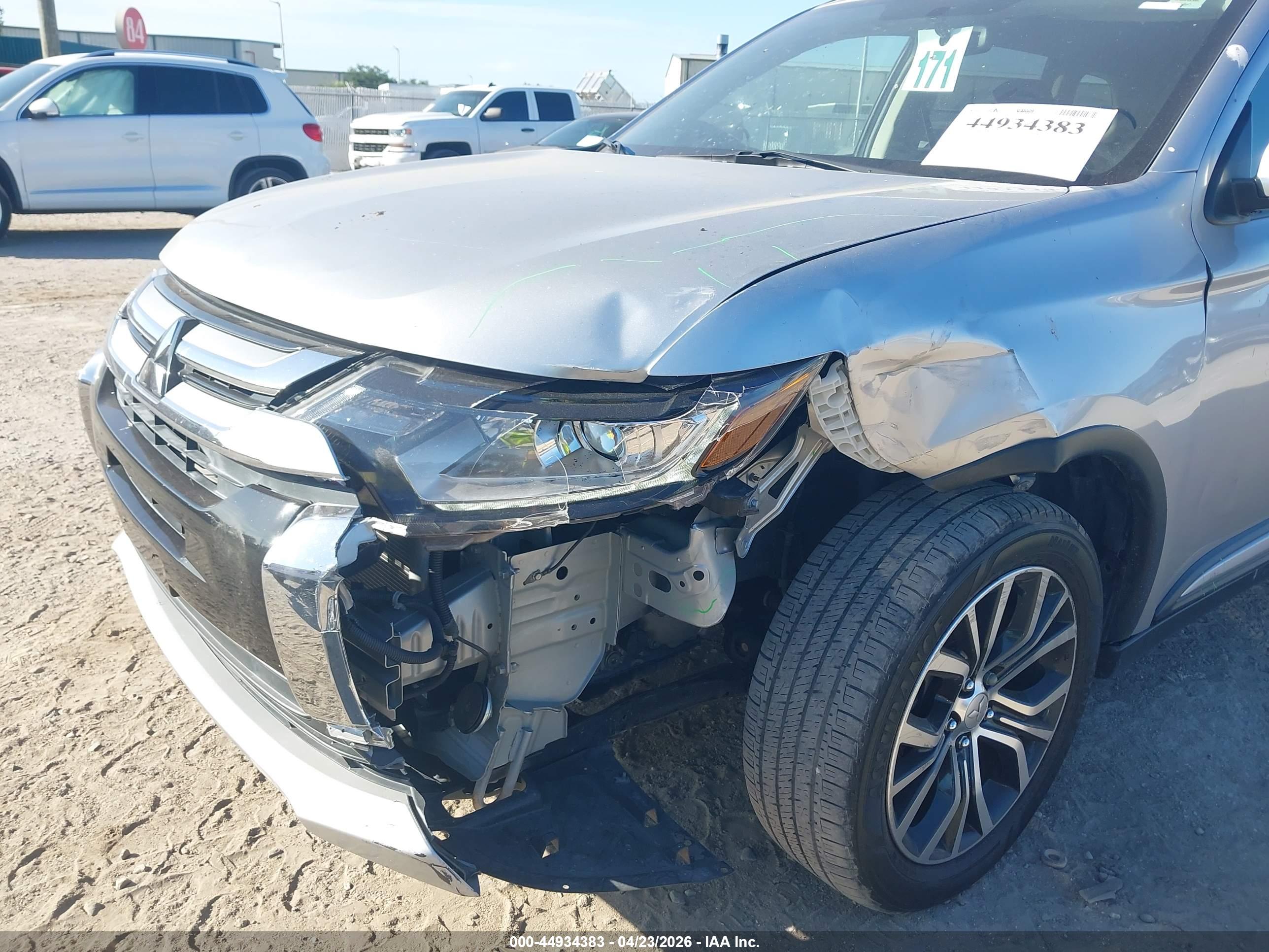 MITSUBISHI OUTLANDER image 6