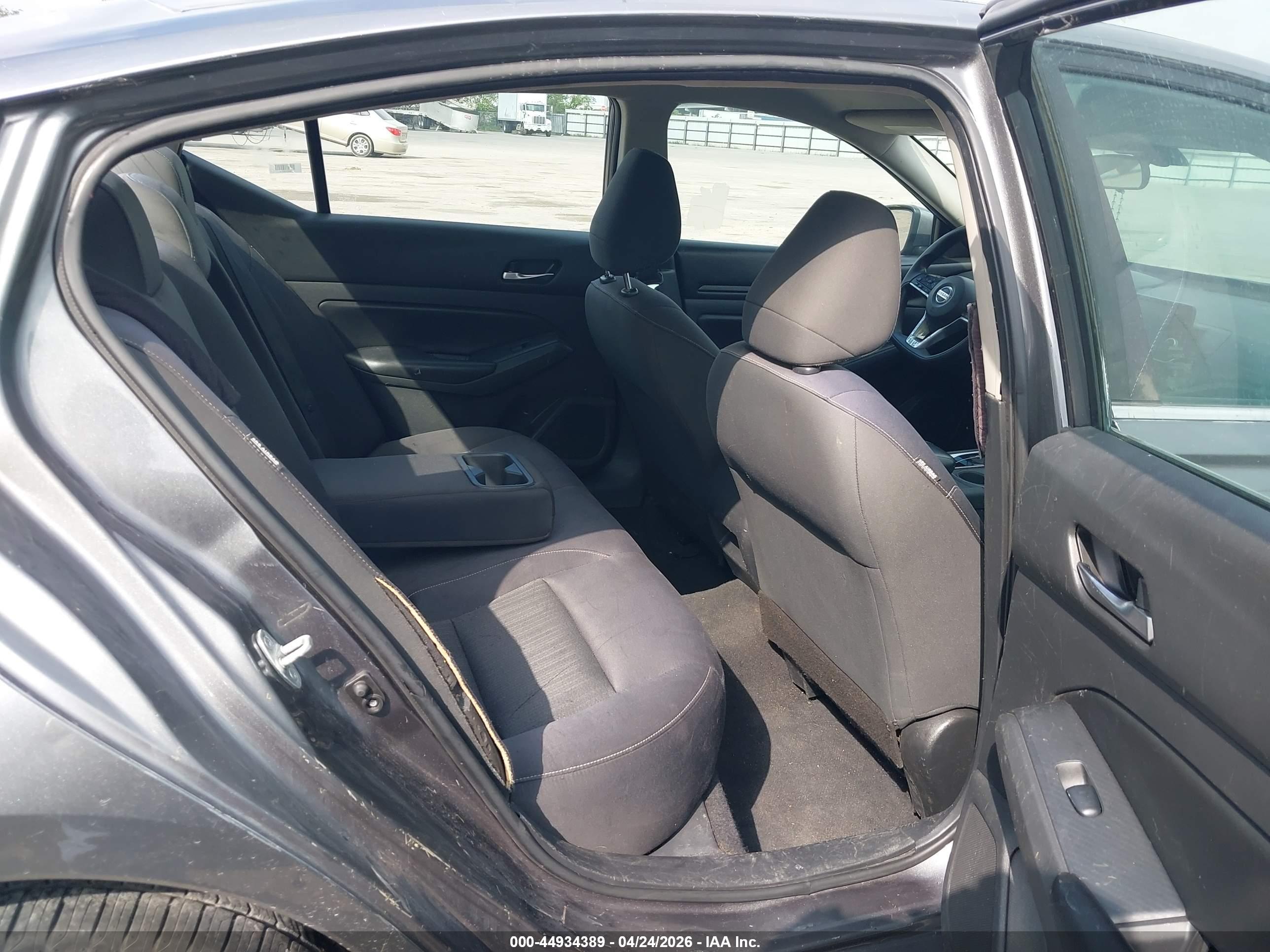 NISSAN ALTIMA image 8