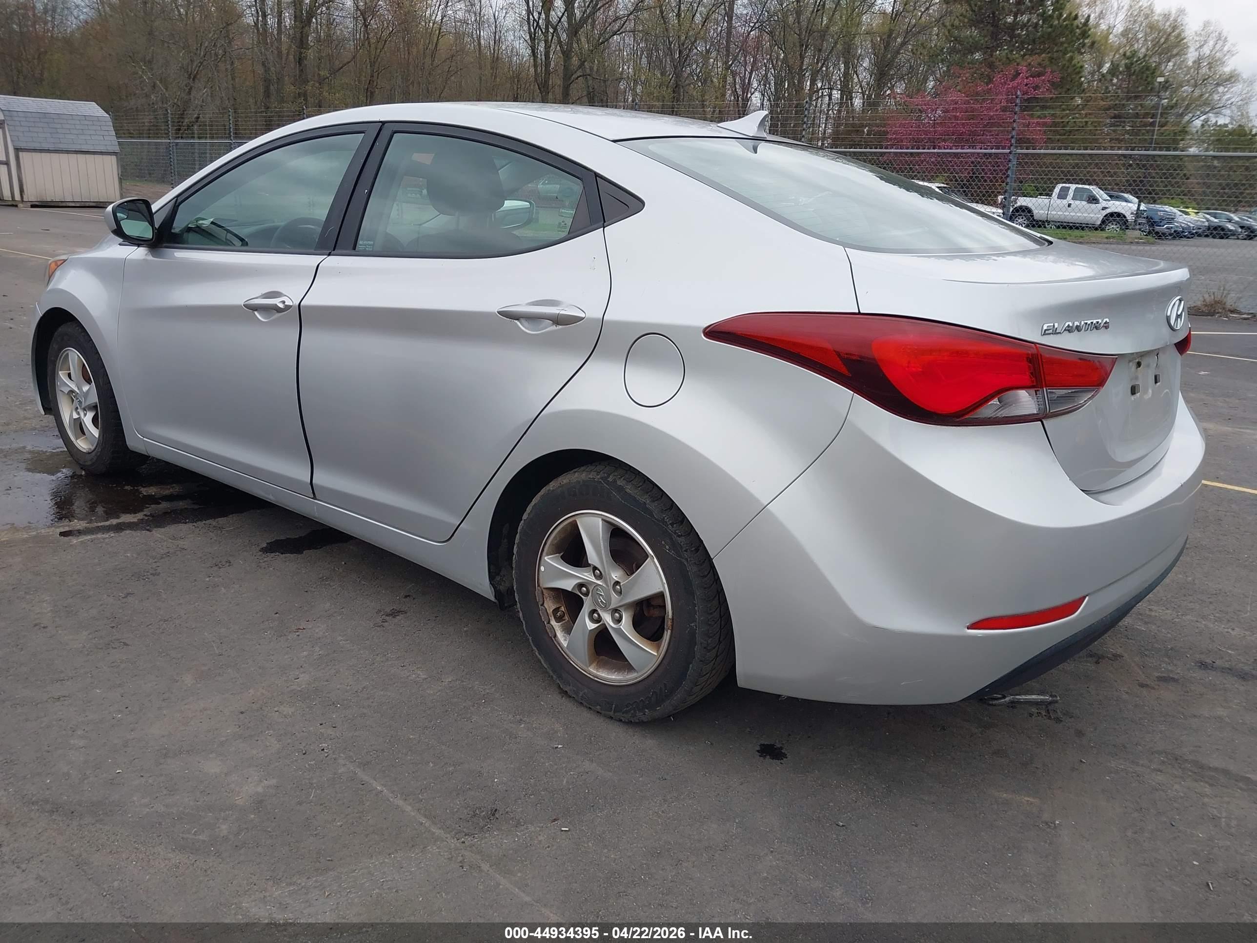 HYUNDAI ELANTRA image 3