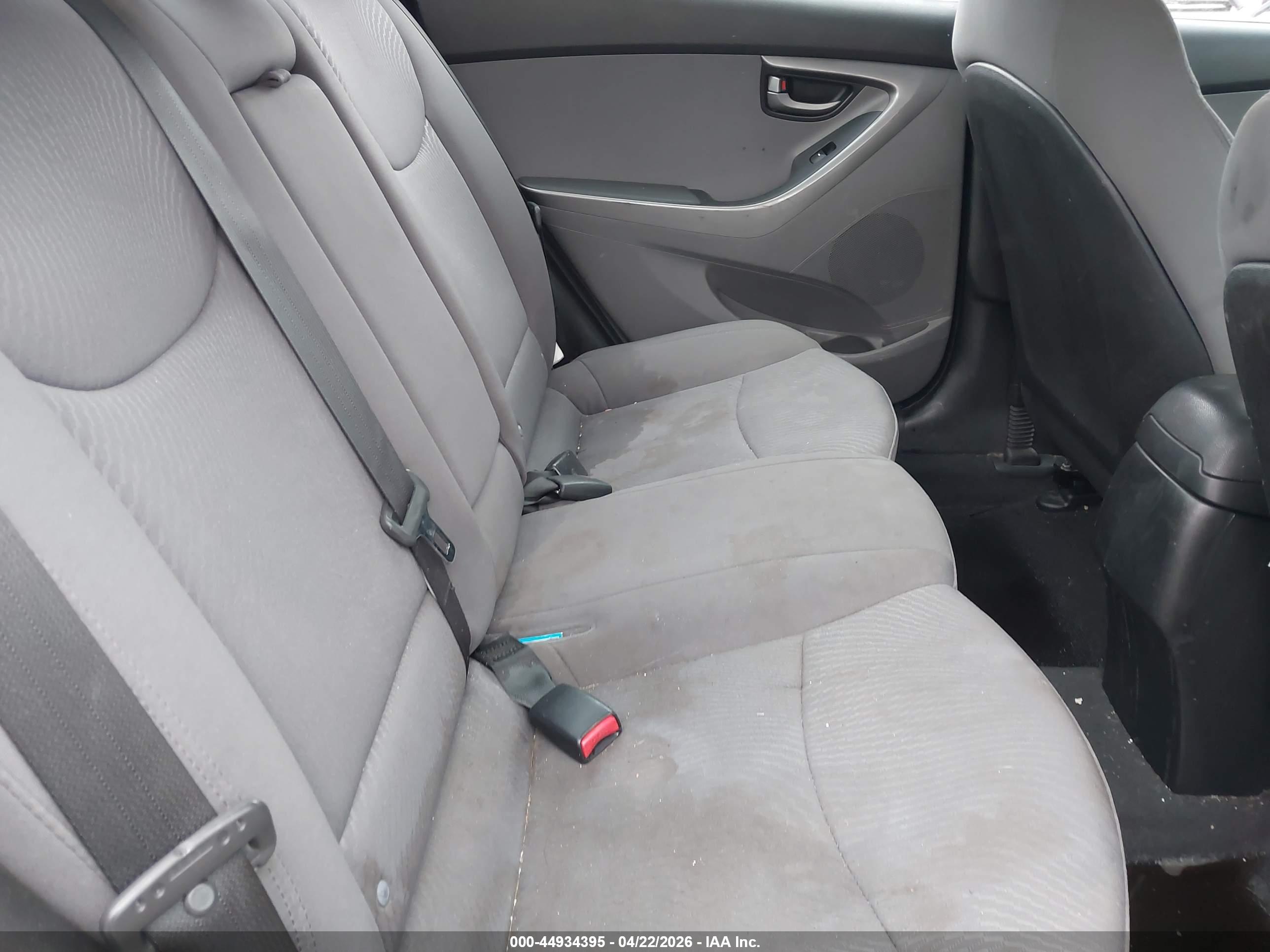 HYUNDAI ELANTRA image 8