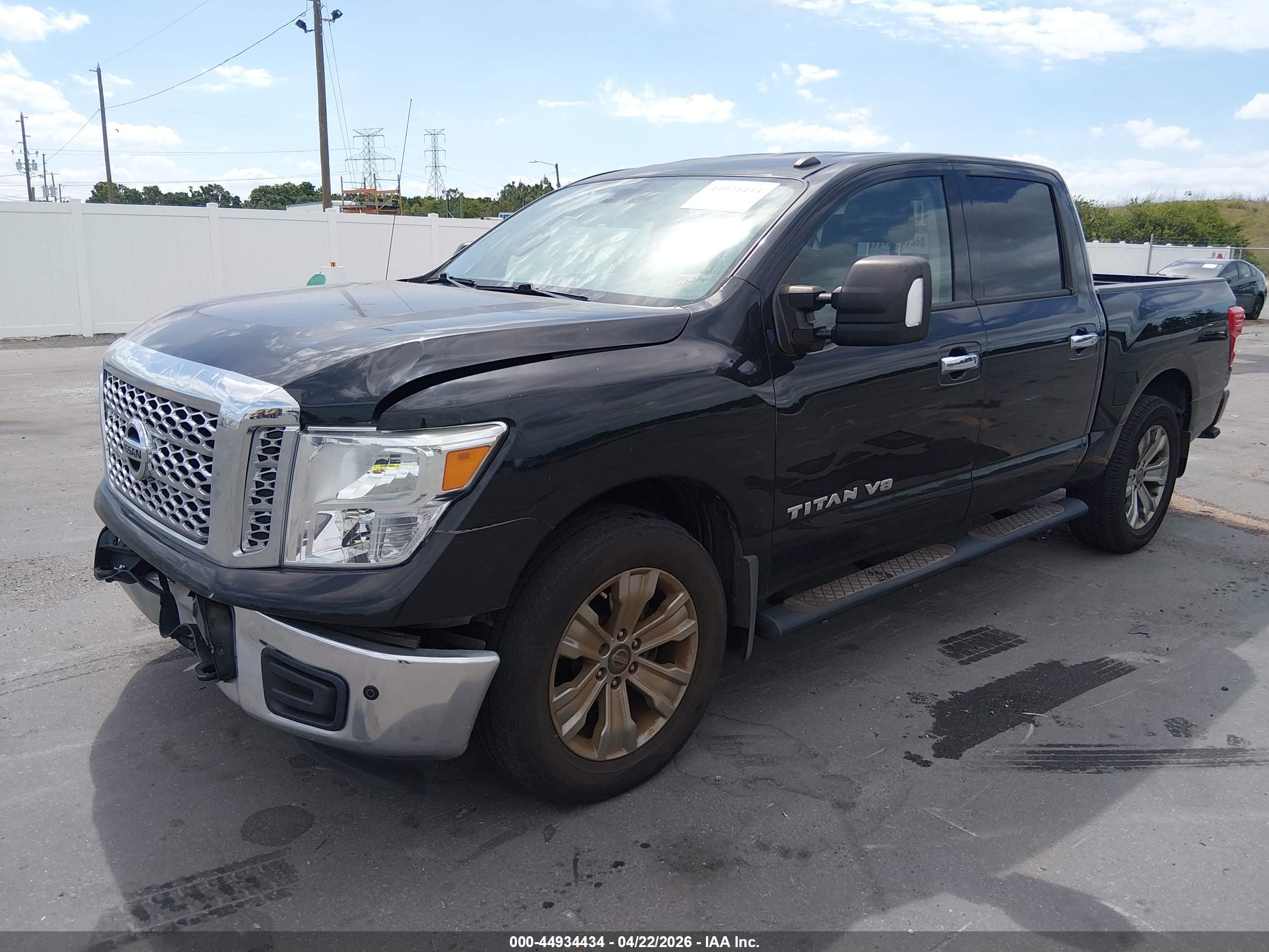 NISSAN TITAN image 2