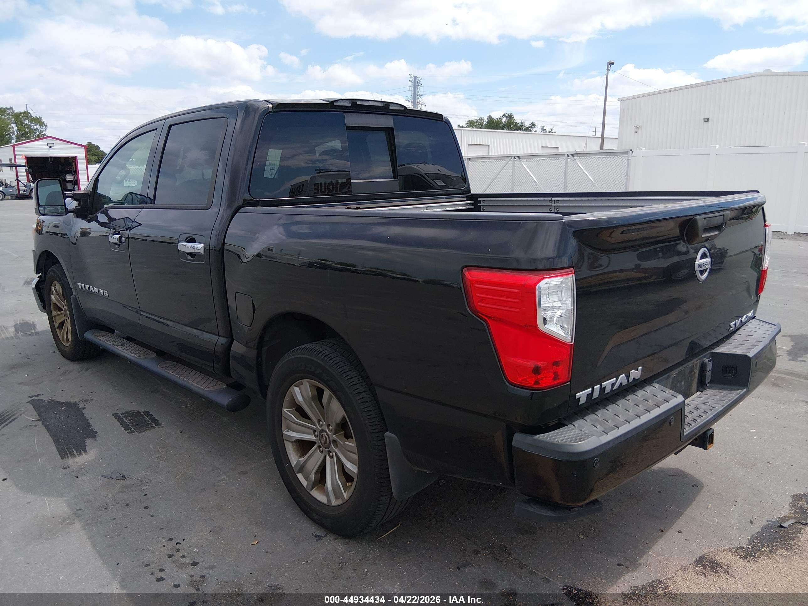 NISSAN TITAN image 3