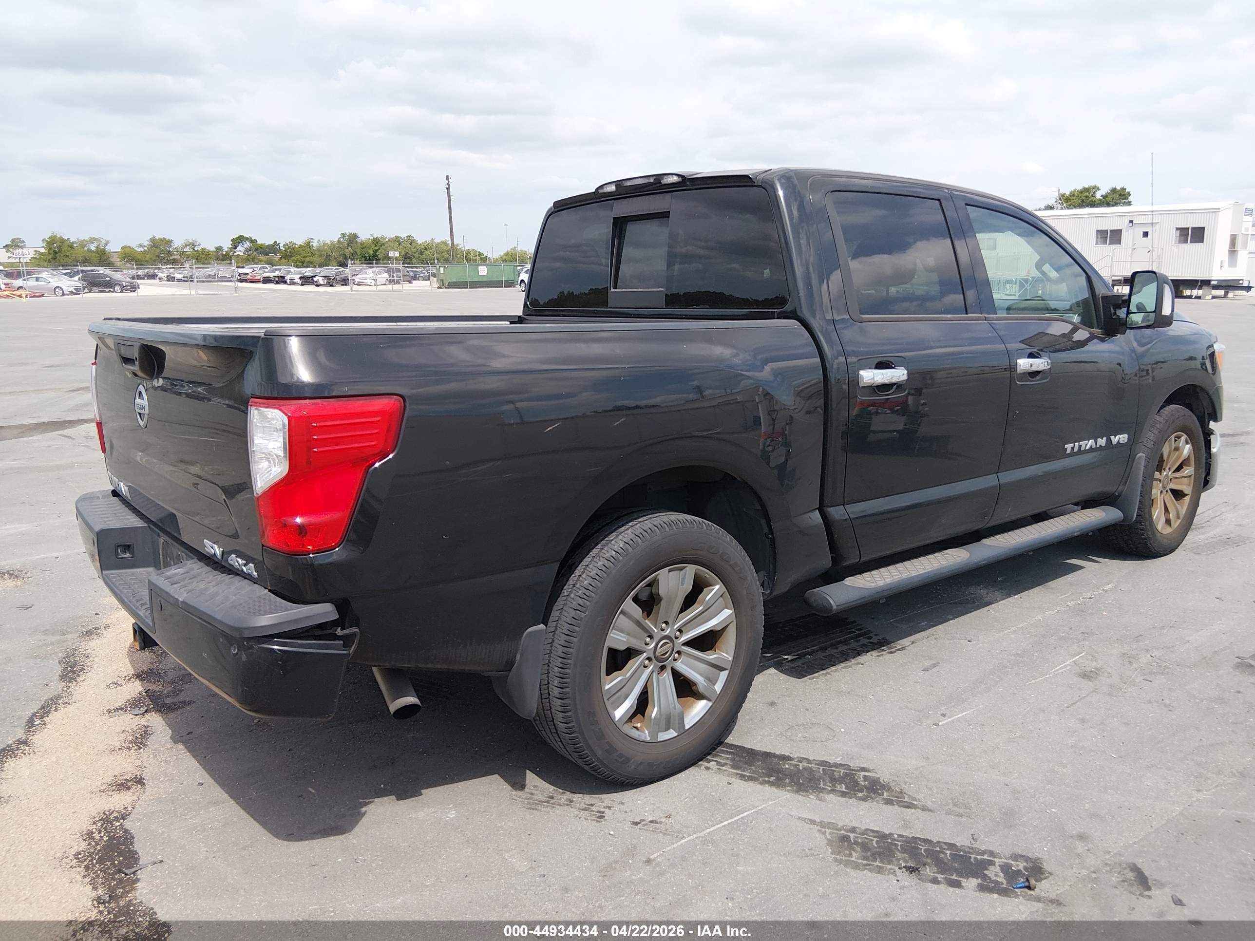 NISSAN TITAN image 4