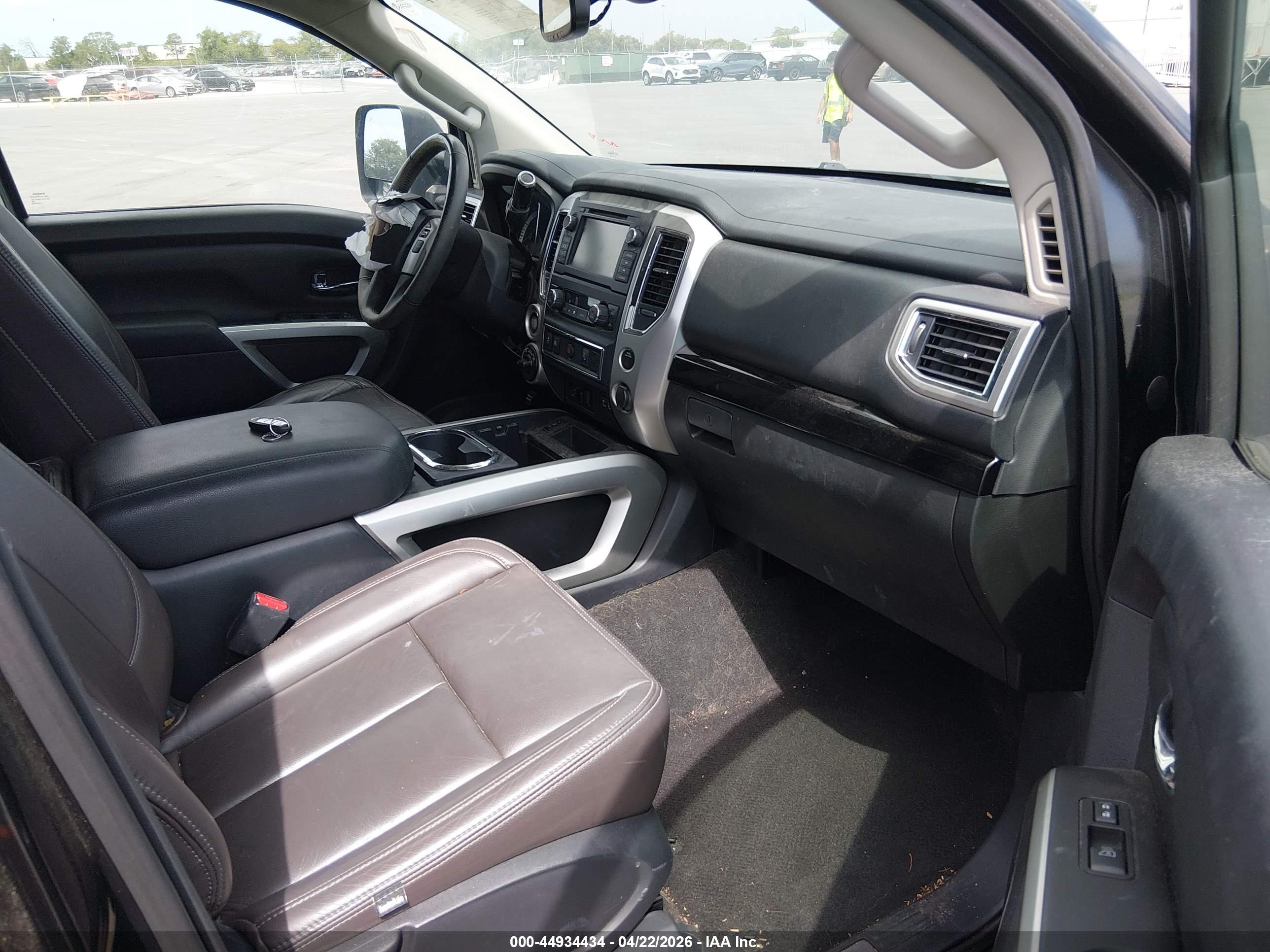 NISSAN TITAN image 5