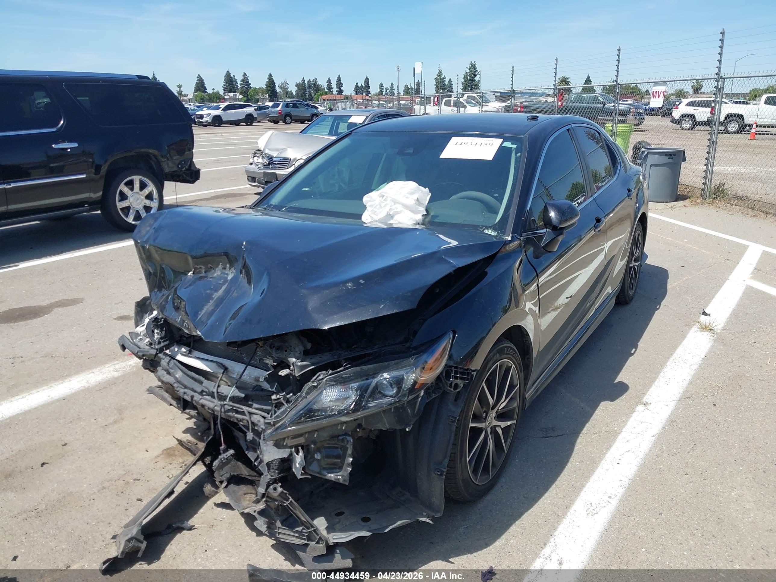 TOYOTA CAMRY image 2