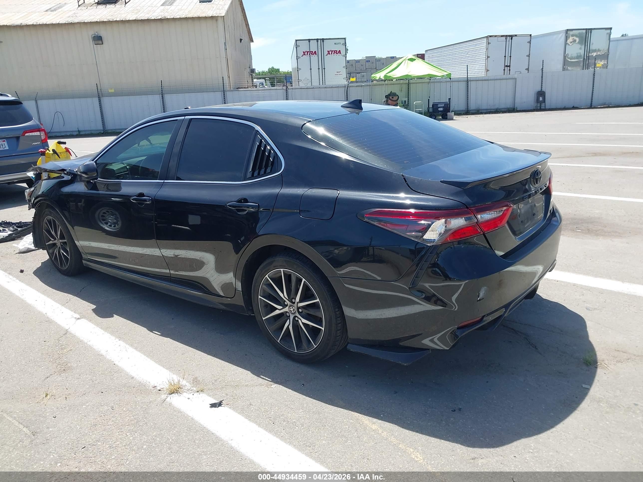 TOYOTA CAMRY image 3