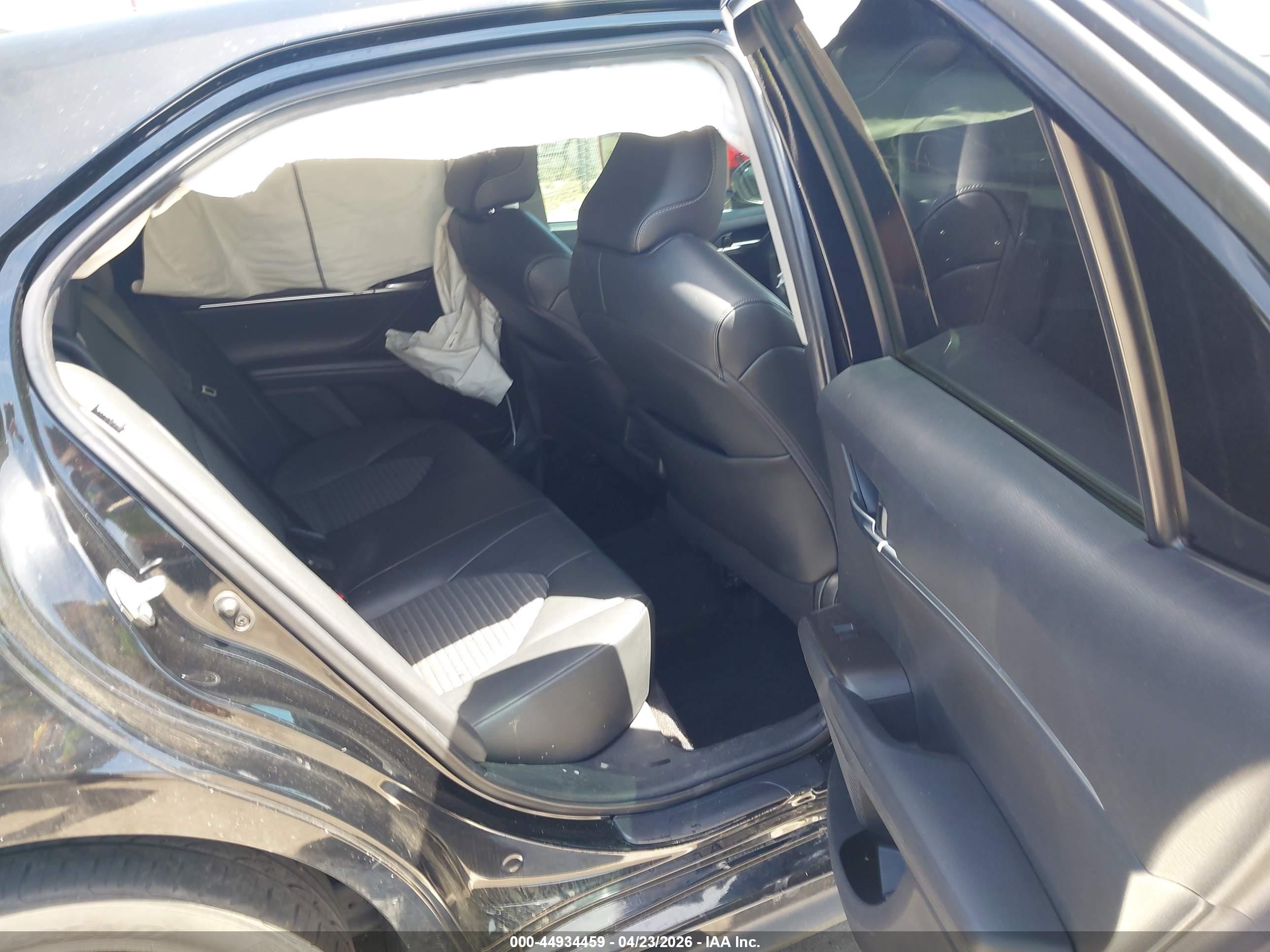 TOYOTA CAMRY image 8