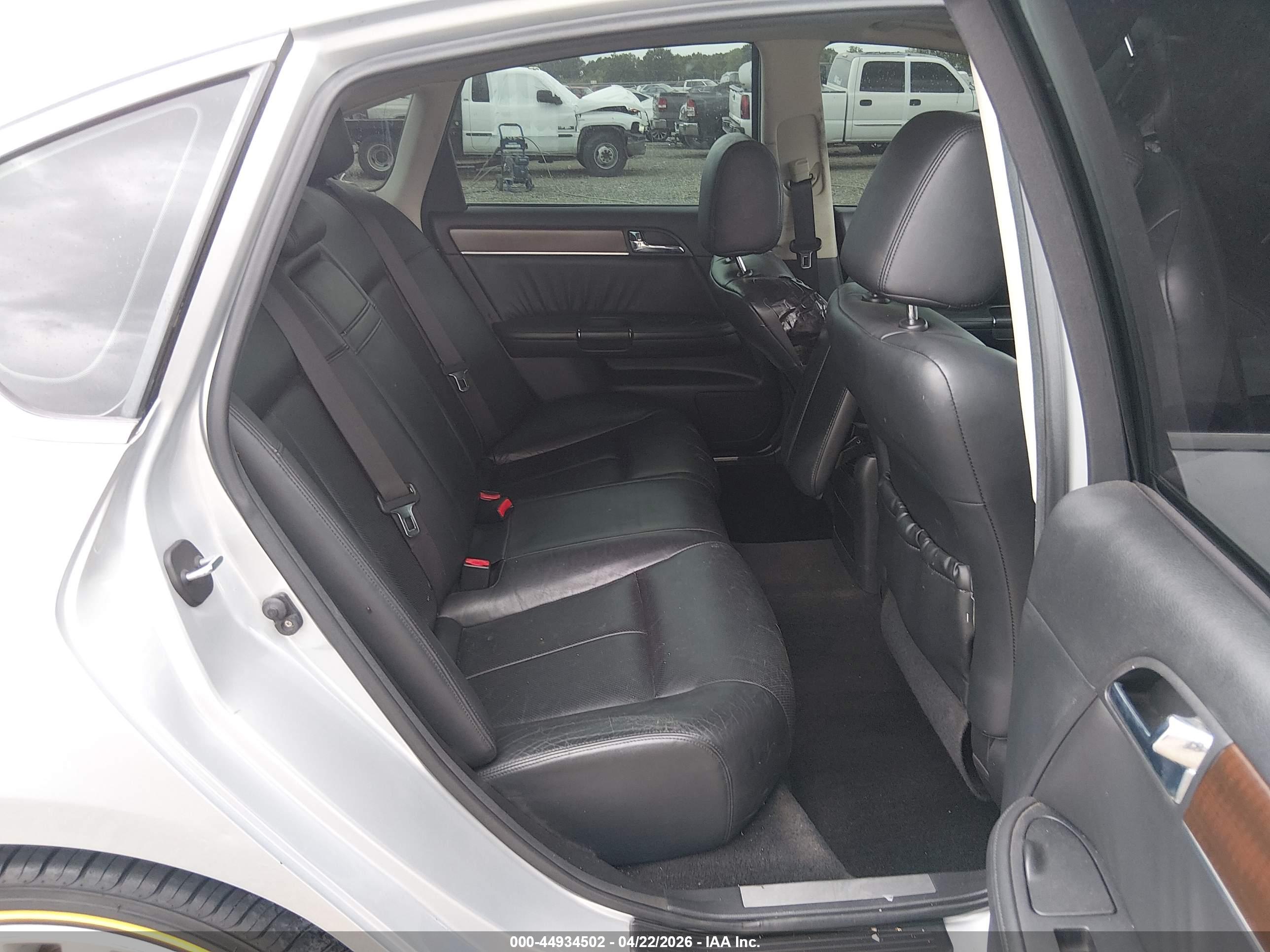 INFINITI M35 image 8