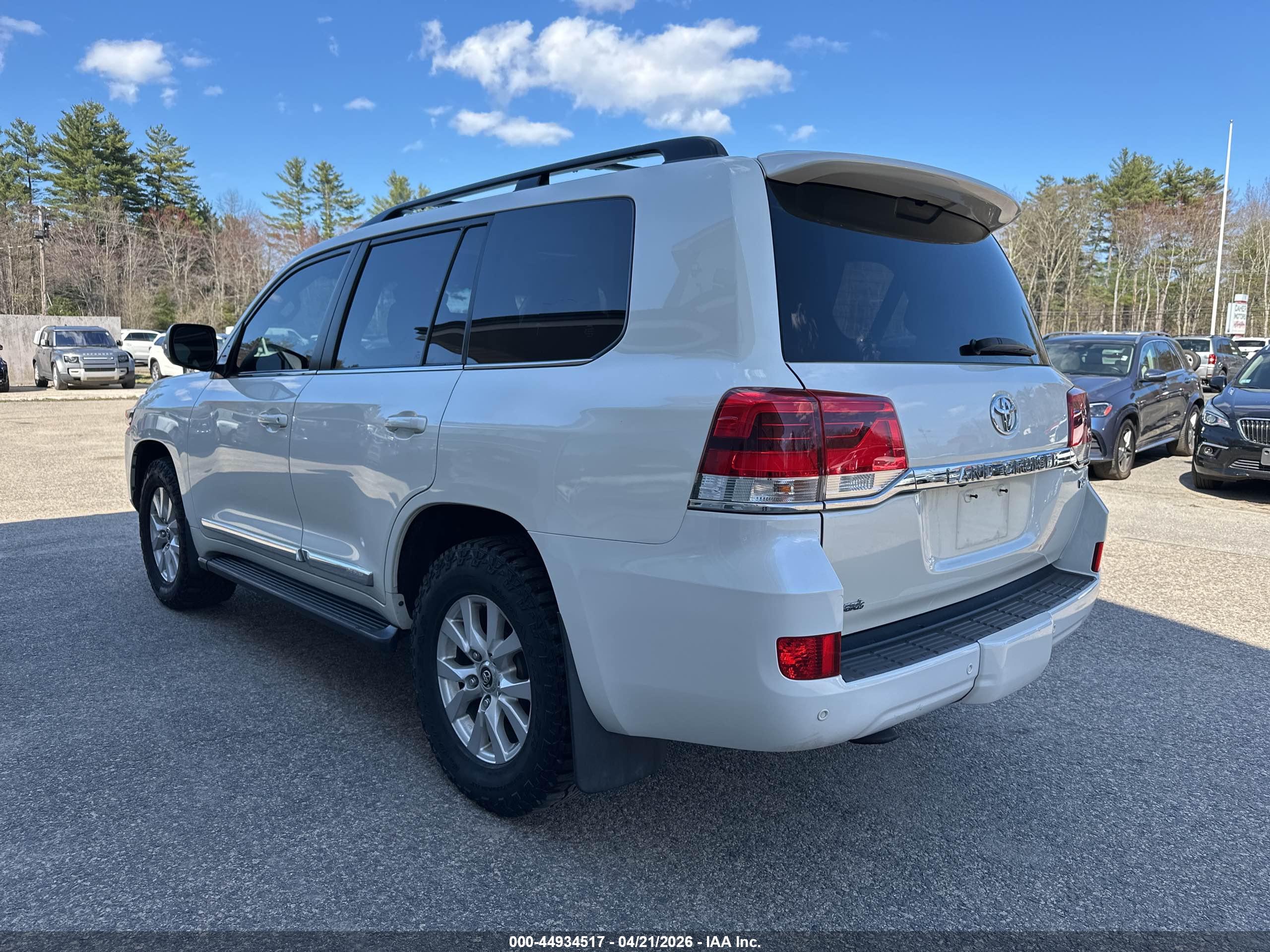 TOYOTA LAND image 3