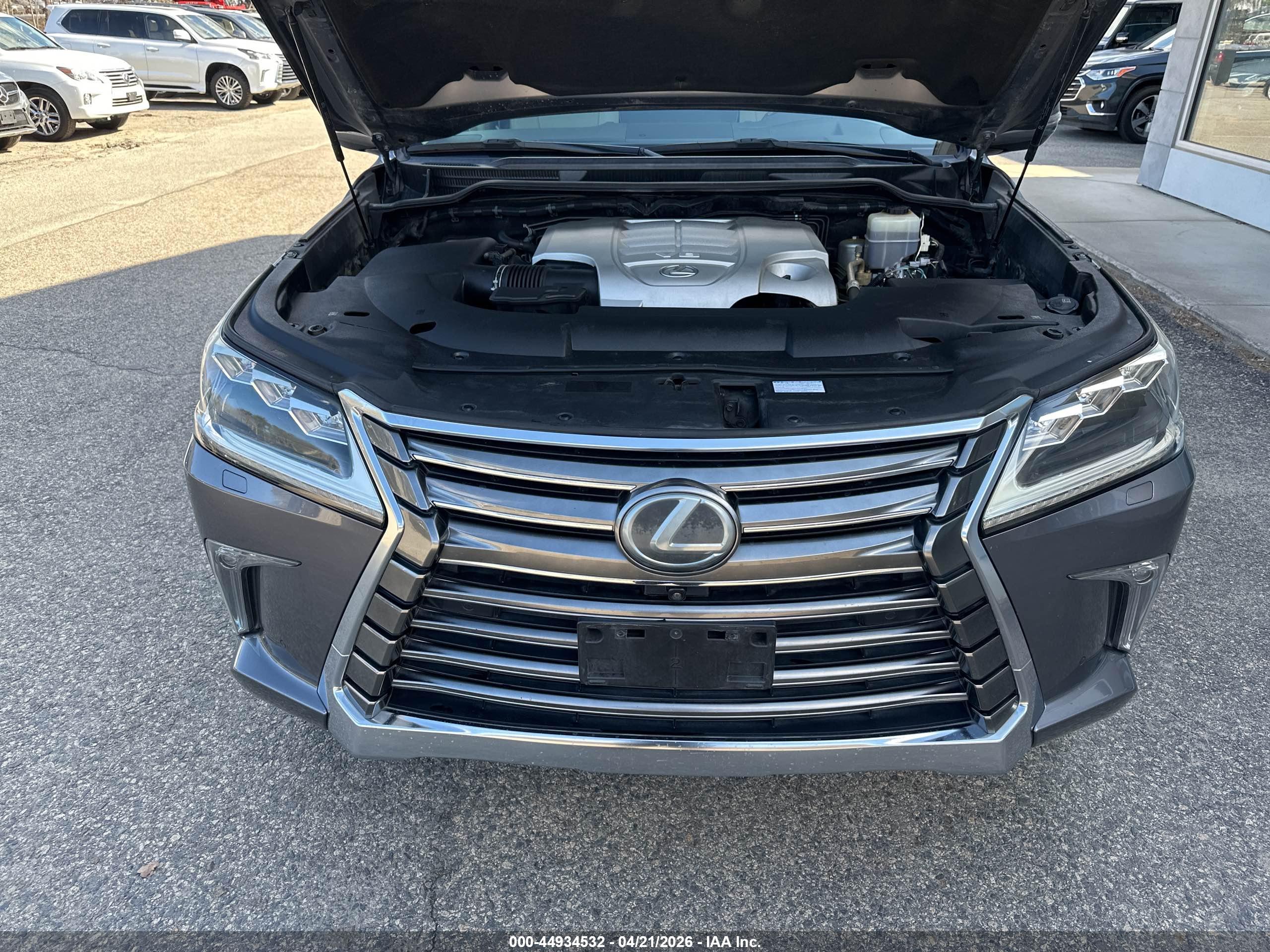 LEXUS LX image 10