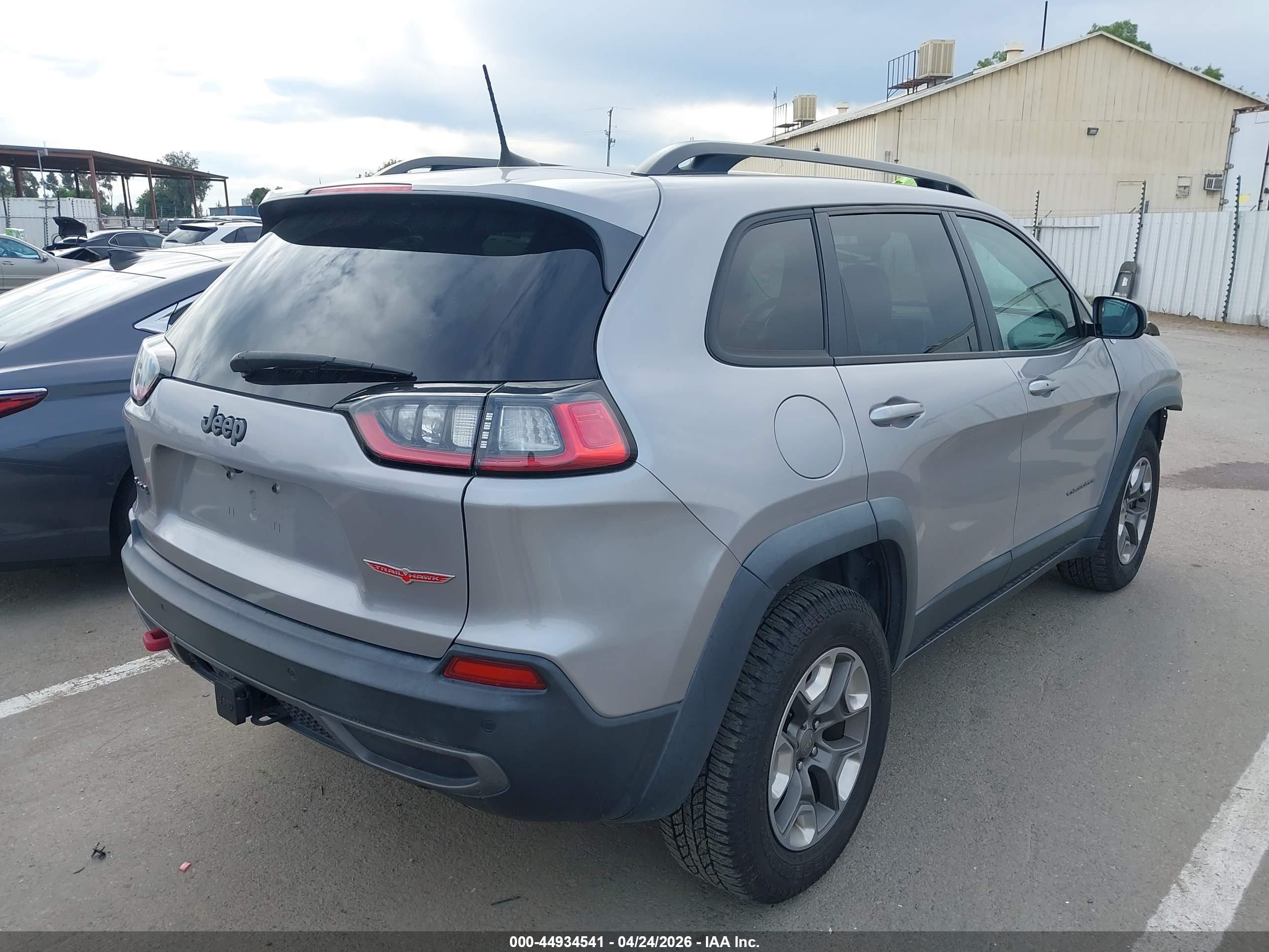 JEEP CHEROKEE image 4