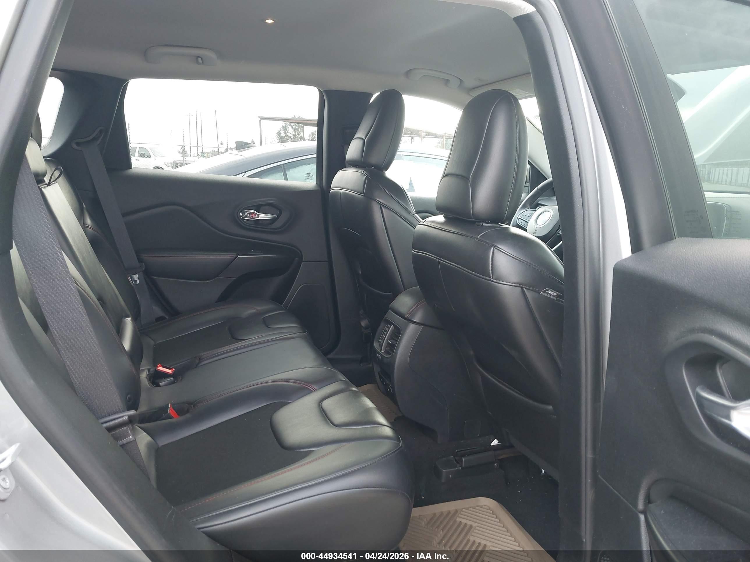 JEEP CHEROKEE image 8