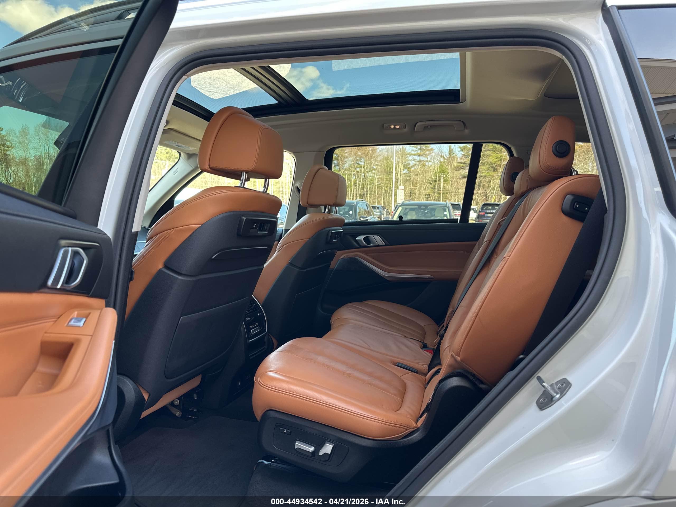 BMW X7 image 8