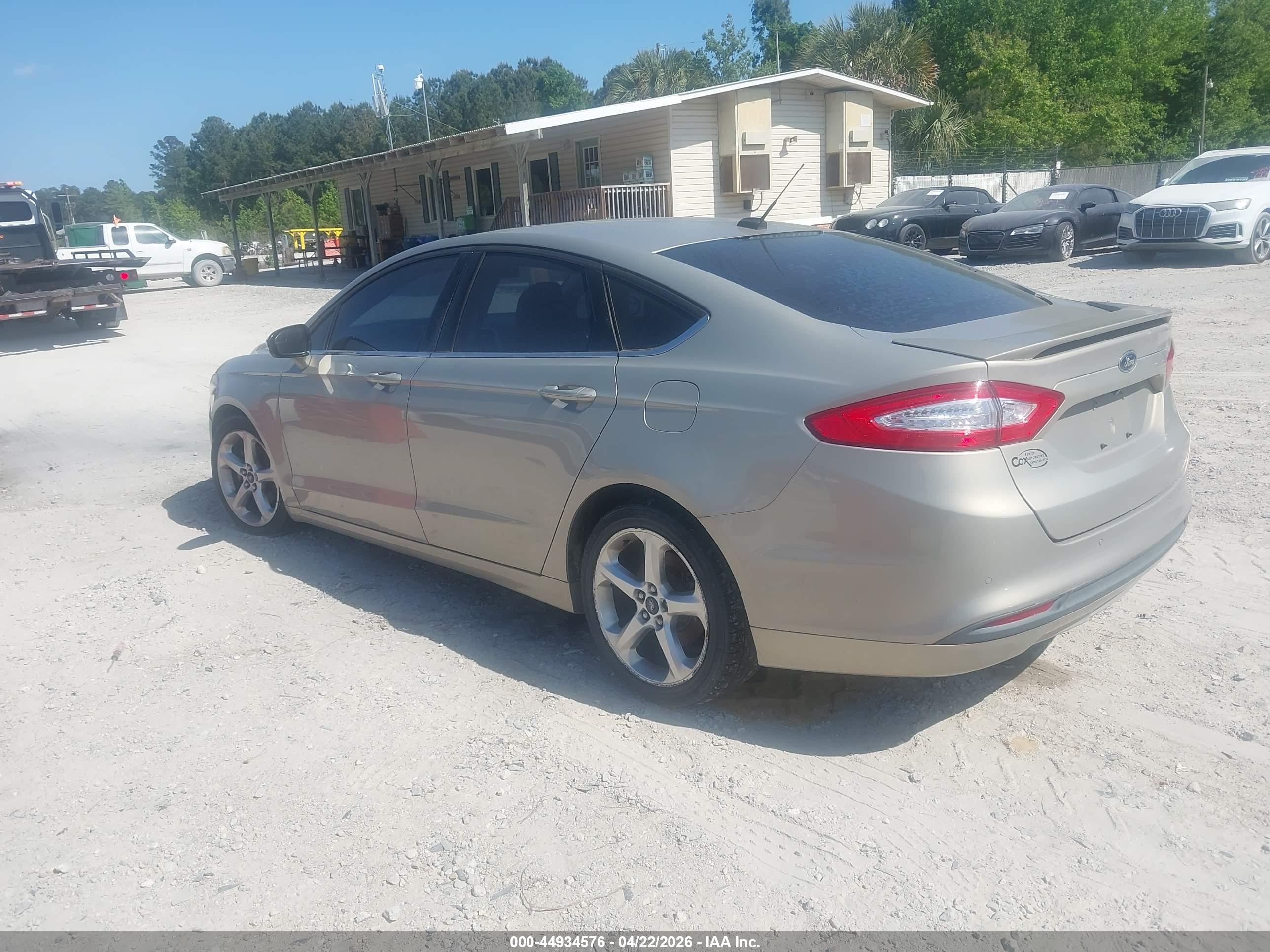 FORD FUSION image 3