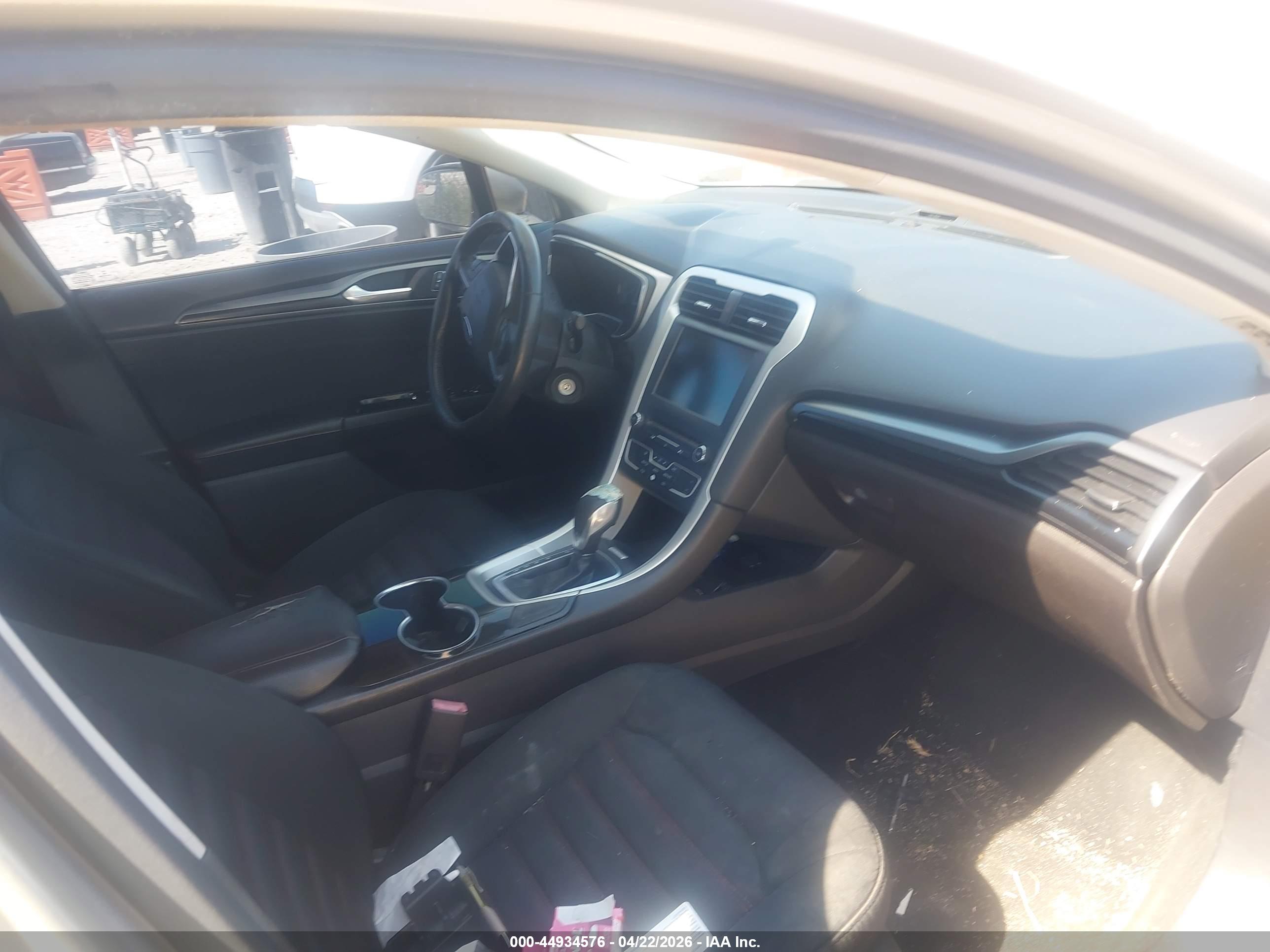 FORD FUSION image 5