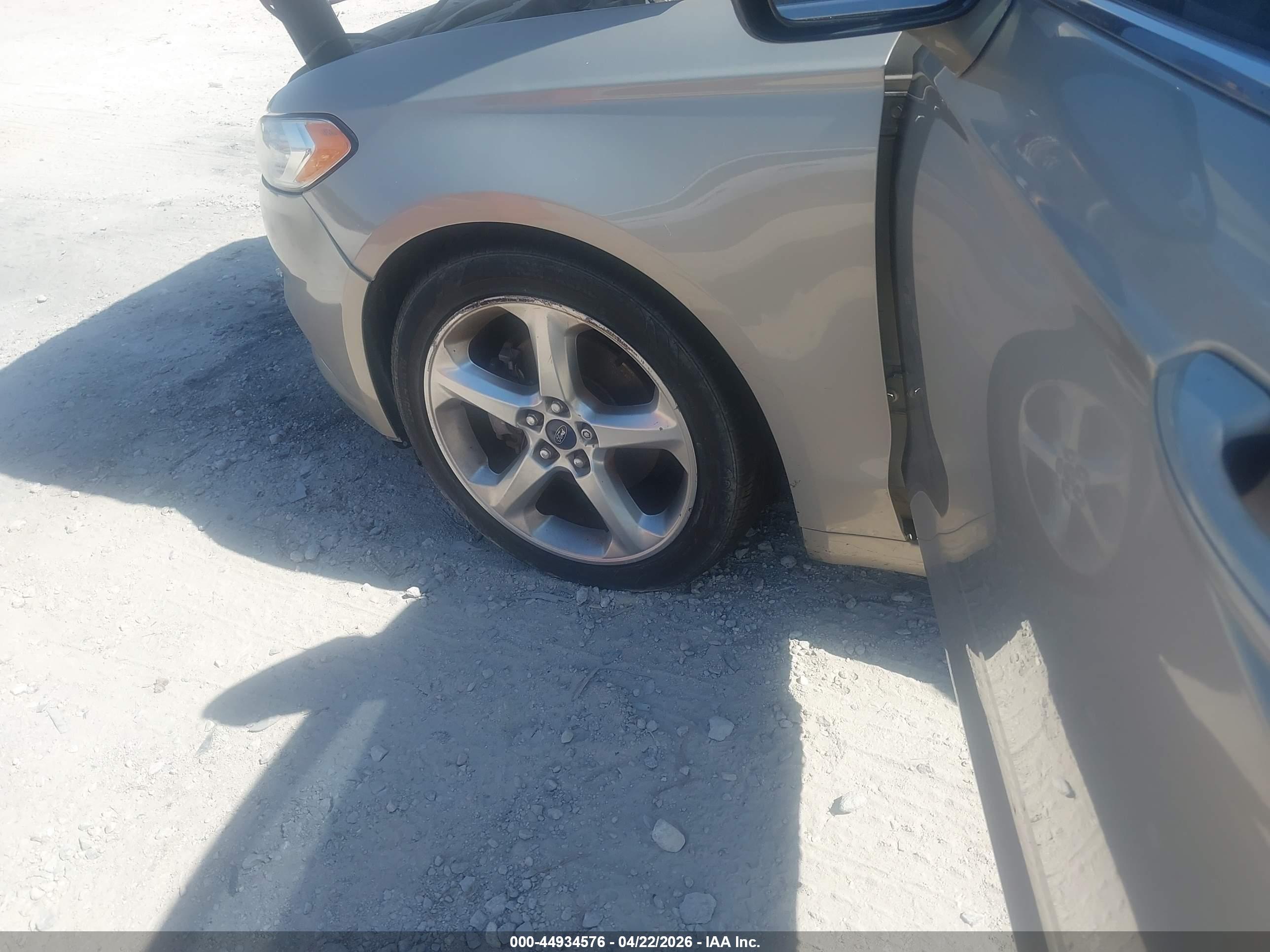 FORD FUSION image 6