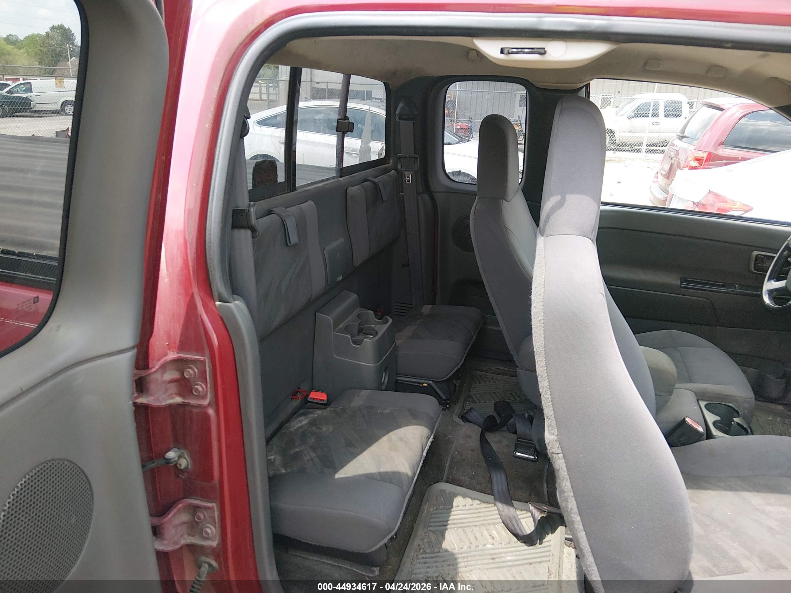 CHEVROLET COLORADO image 8