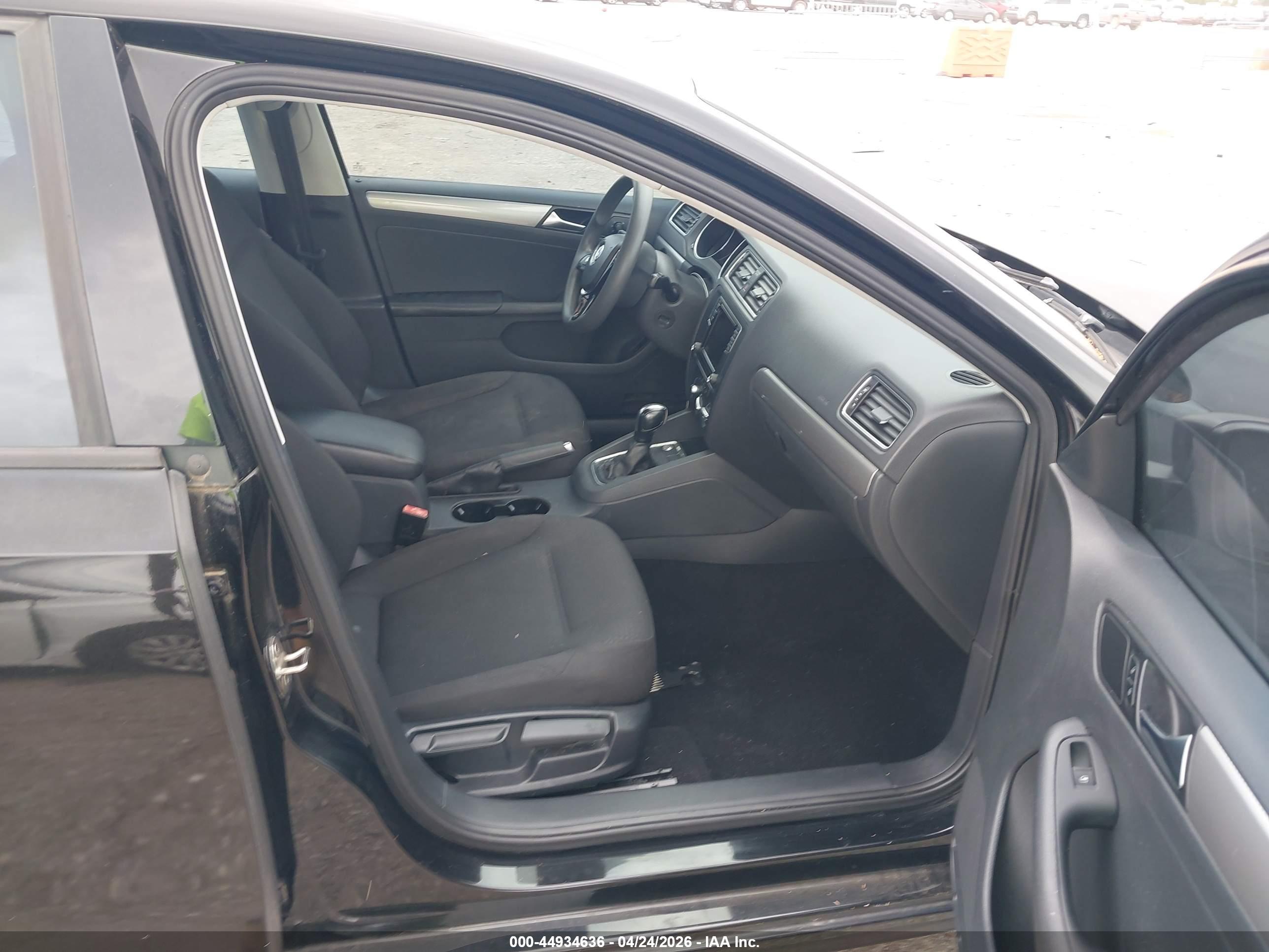 VOLKSWAGEN JETTA image 5