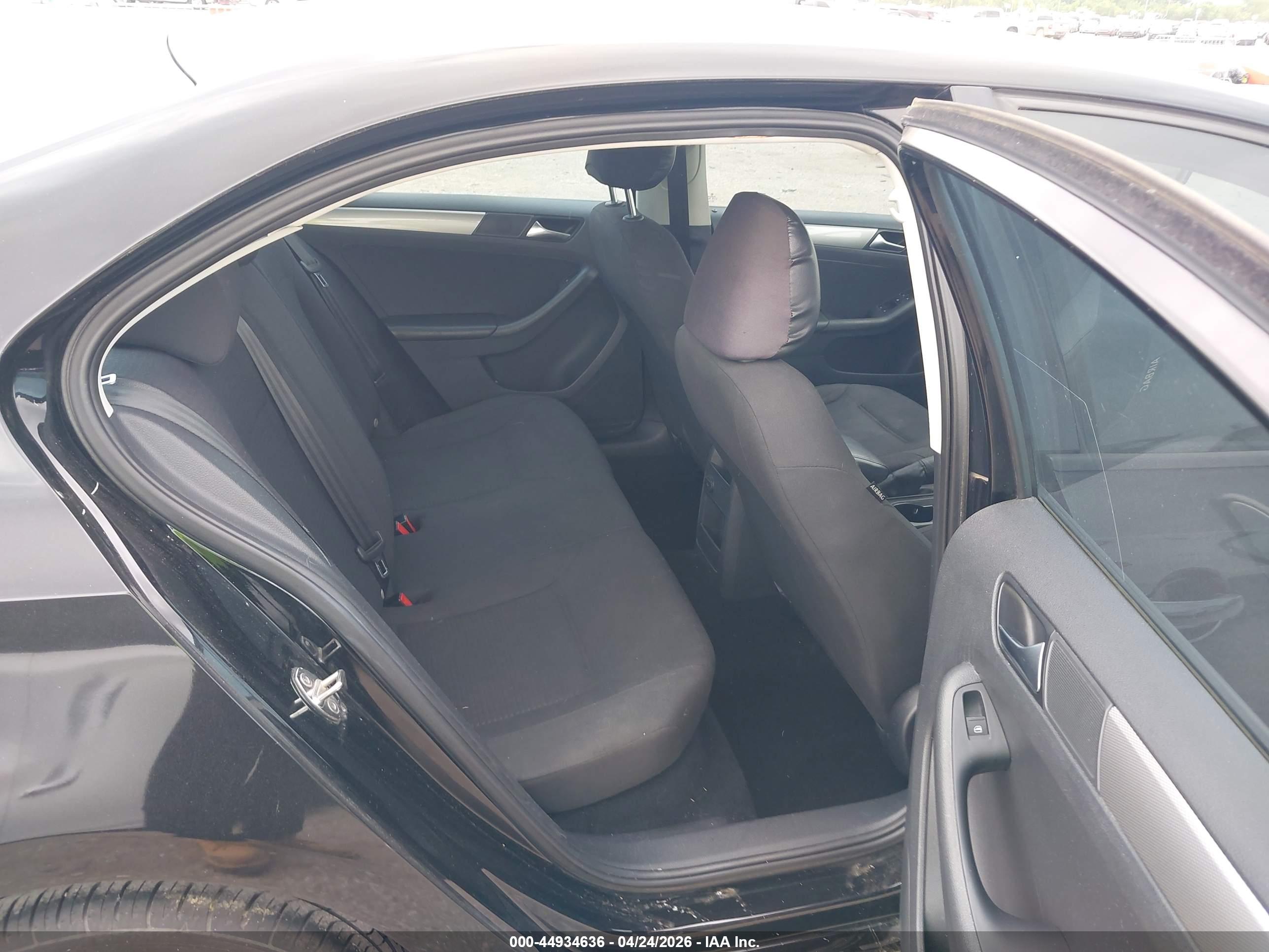 VOLKSWAGEN JETTA image 8