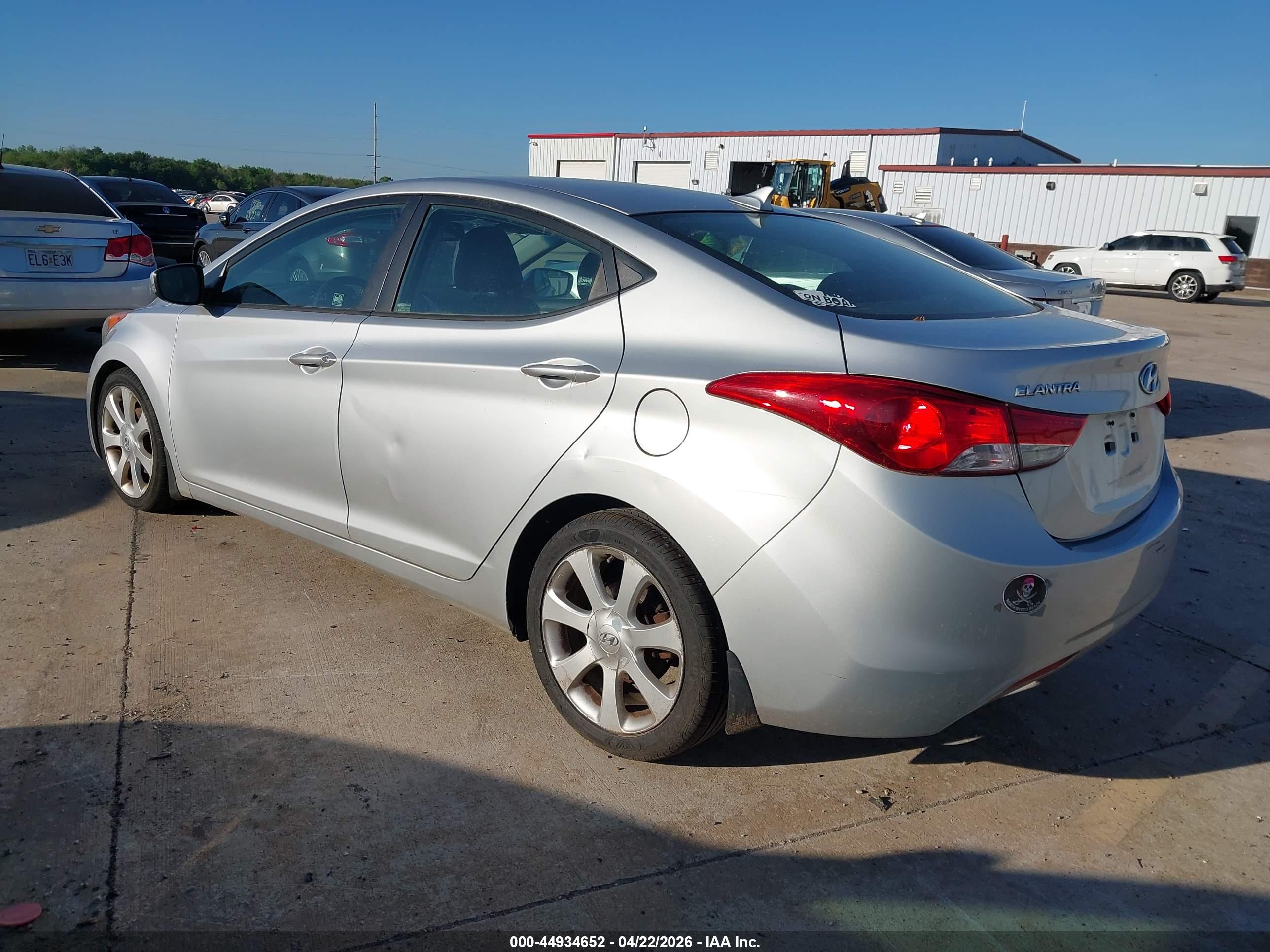 HYUNDAI ELANTRA image 3