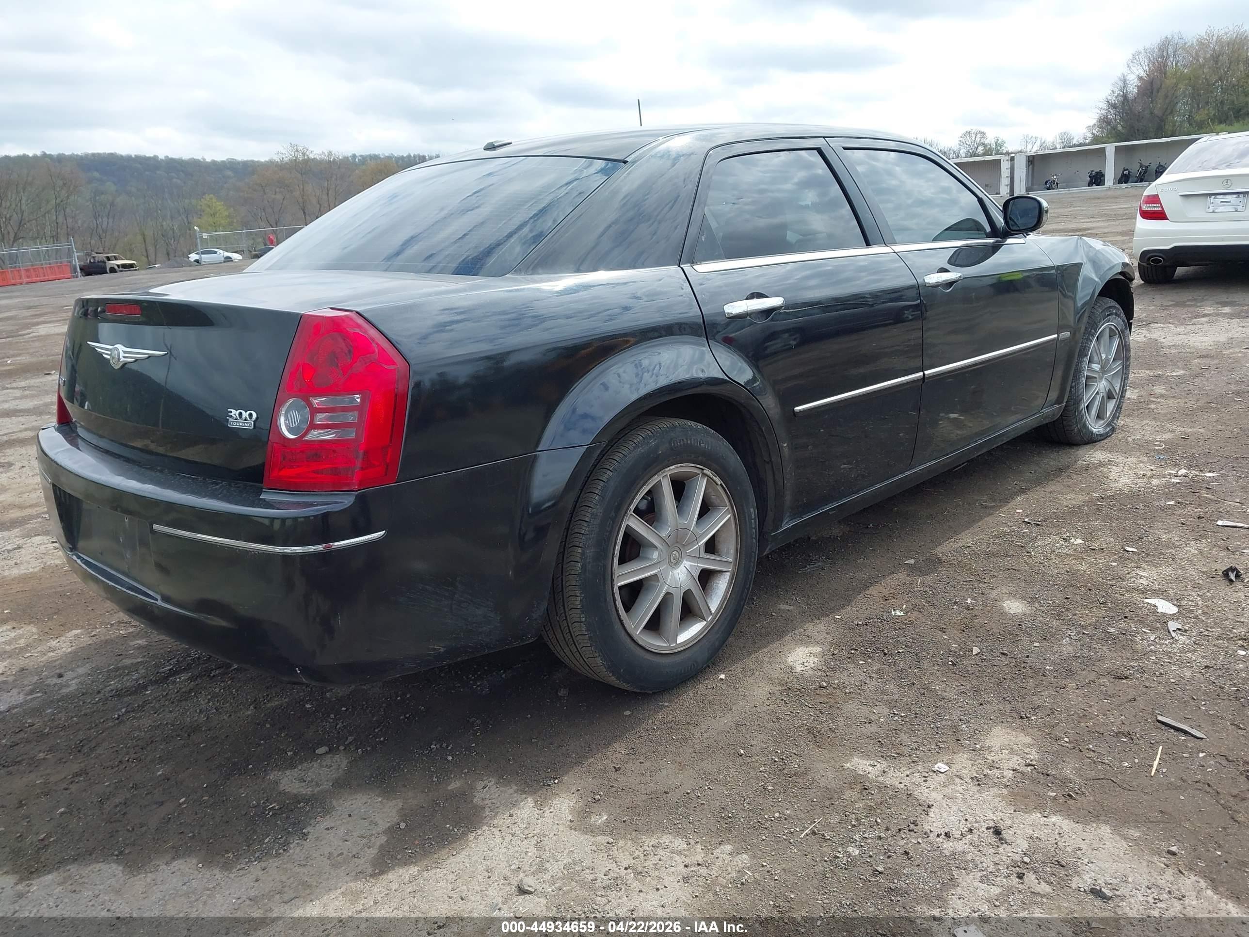 CHRYSLER 300 image 4