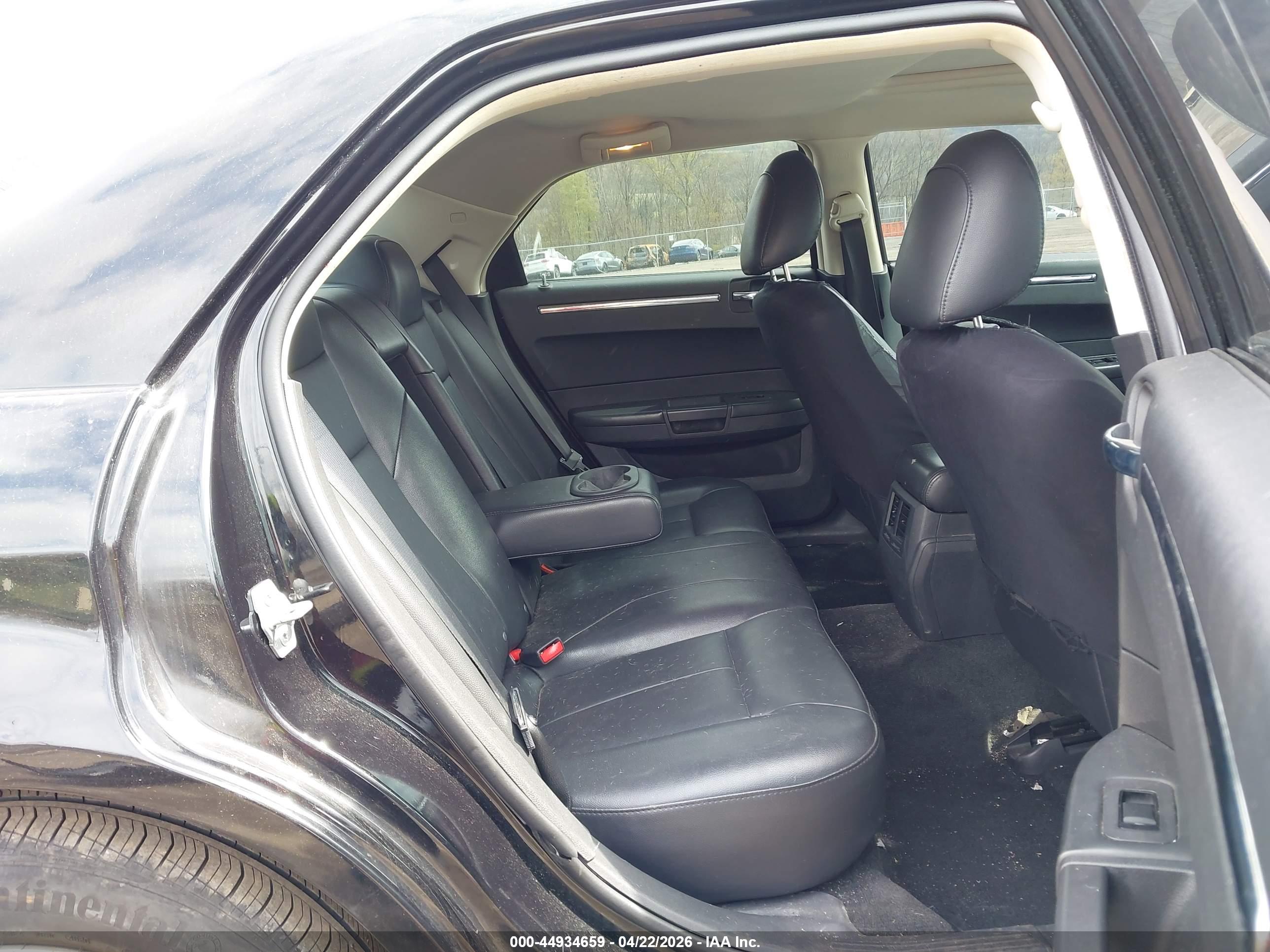 CHRYSLER 300 image 8