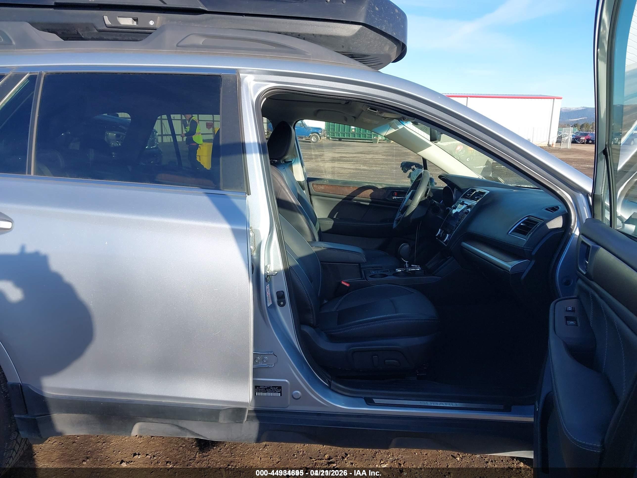 SUBARU OUTBACK image 5