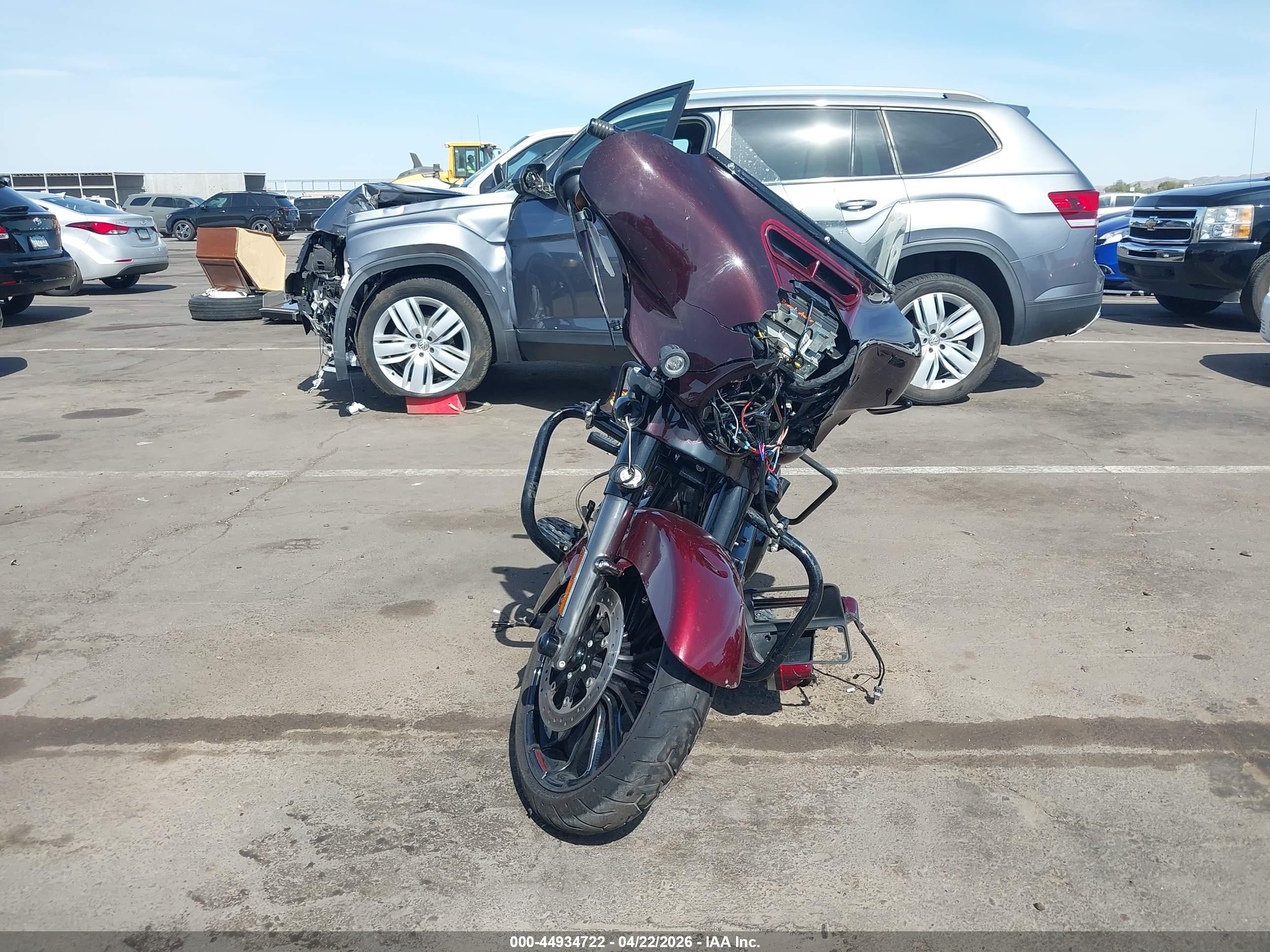 HARLEY-DAVIDSON FLHXSE image 5