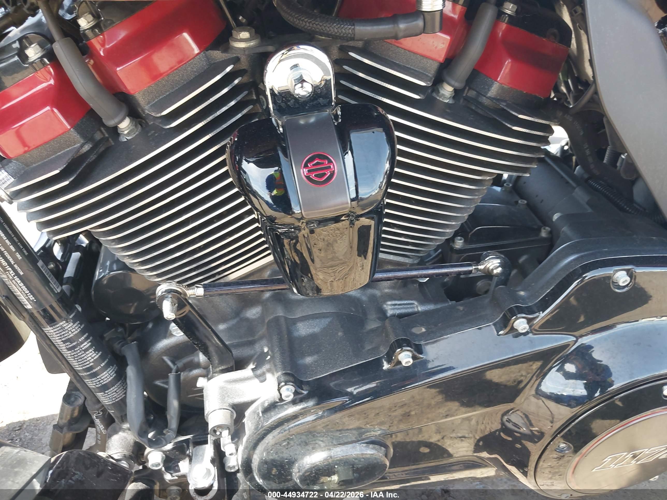 HARLEY-DAVIDSON FLHXSE image 9