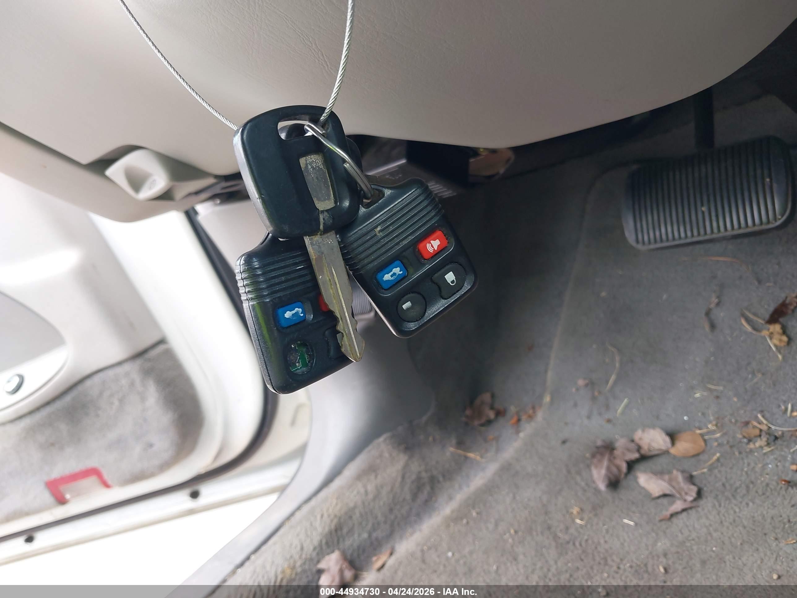 LINCOLN TOWN image 11
