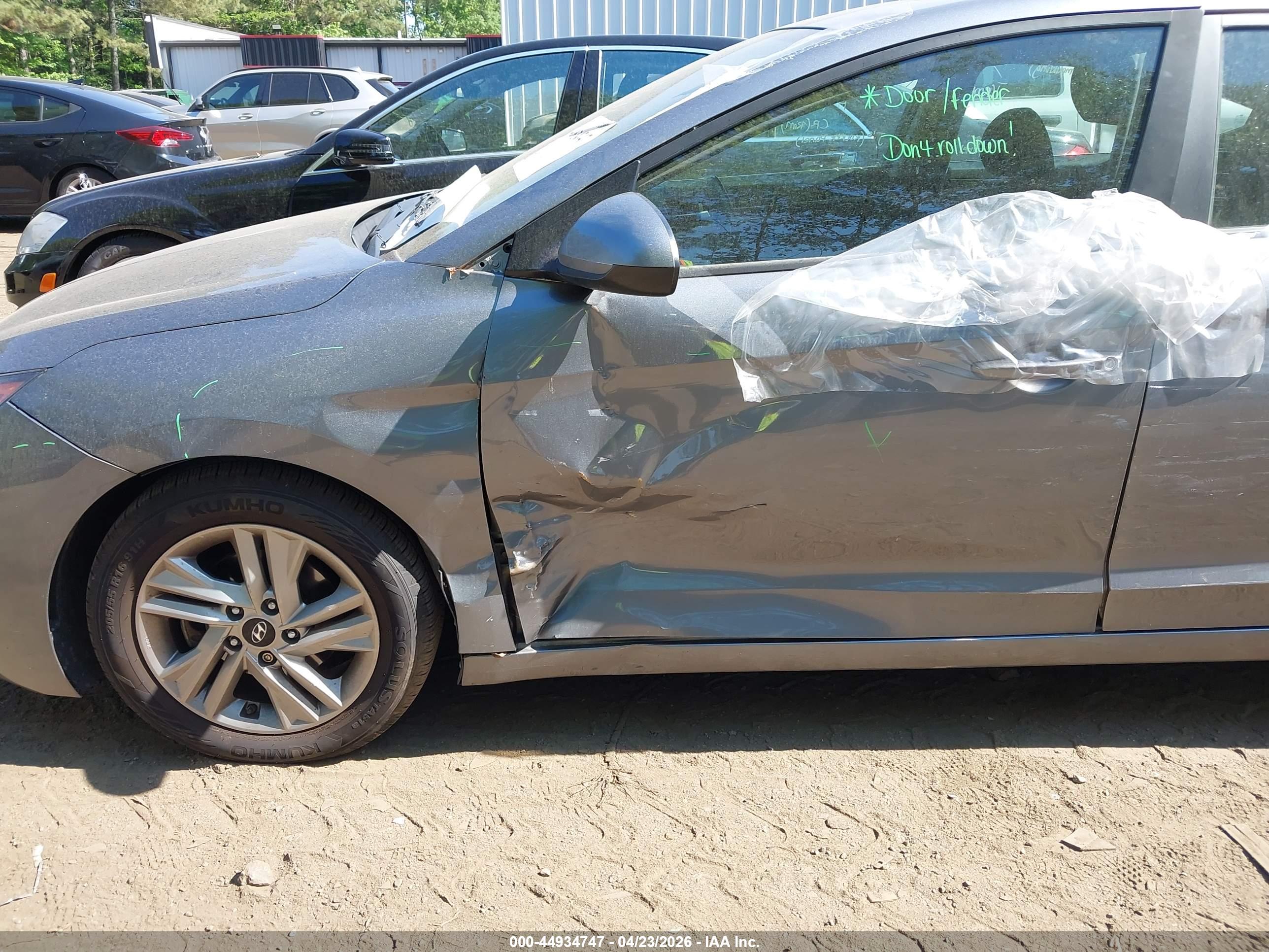 HYUNDAI ELANTRA image 6