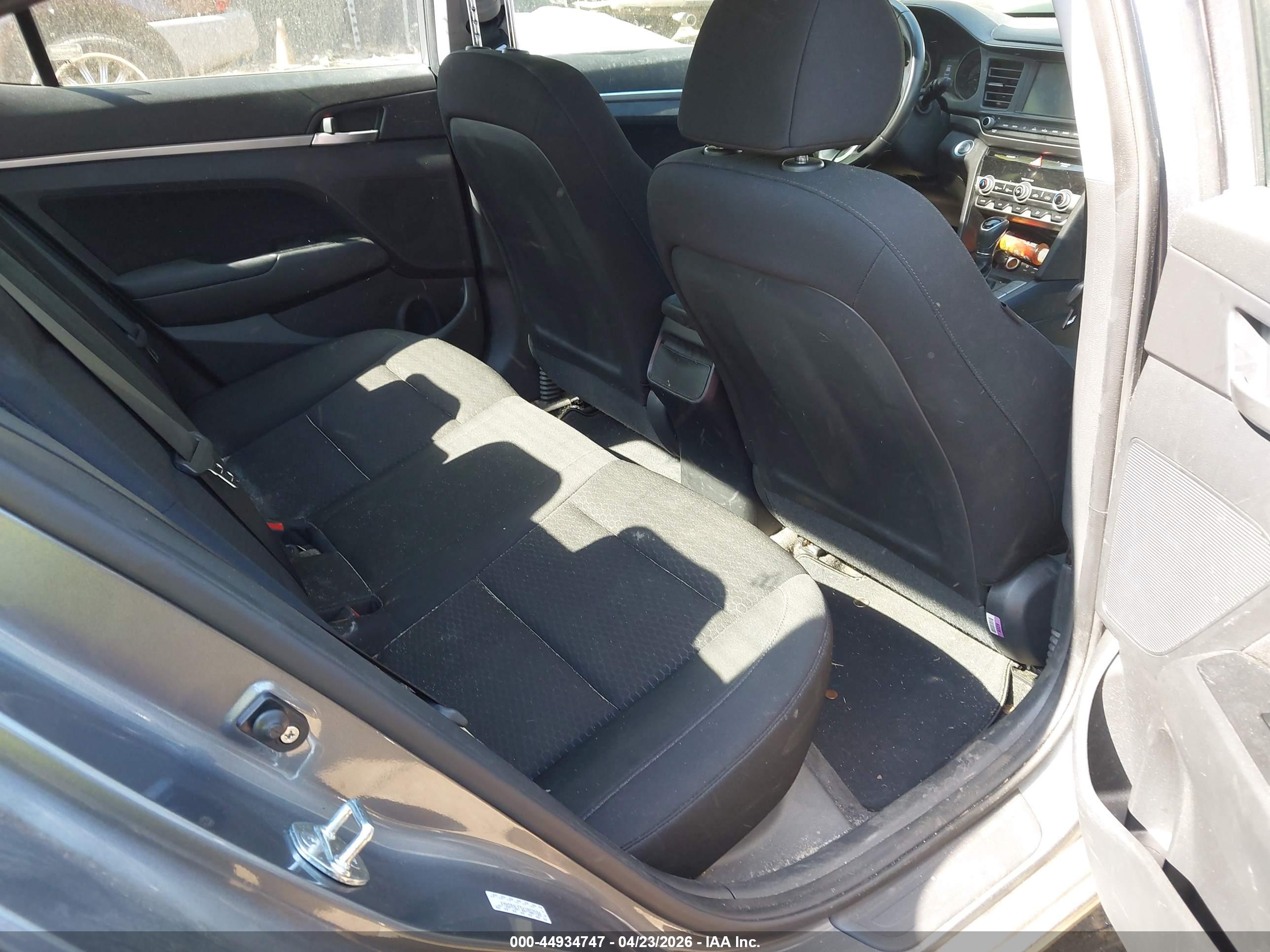 HYUNDAI ELANTRA image 8