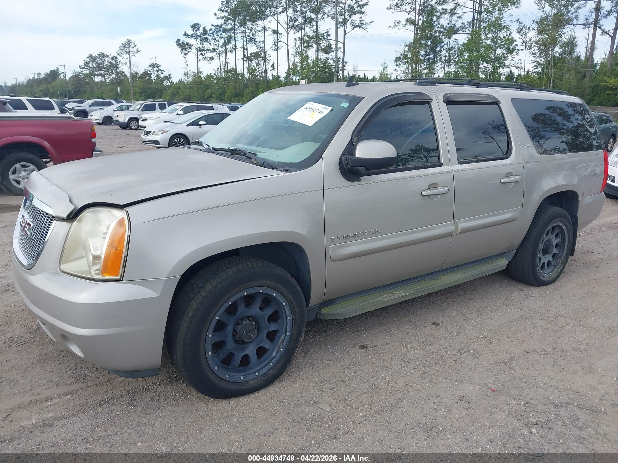 GMC YUKON image 2