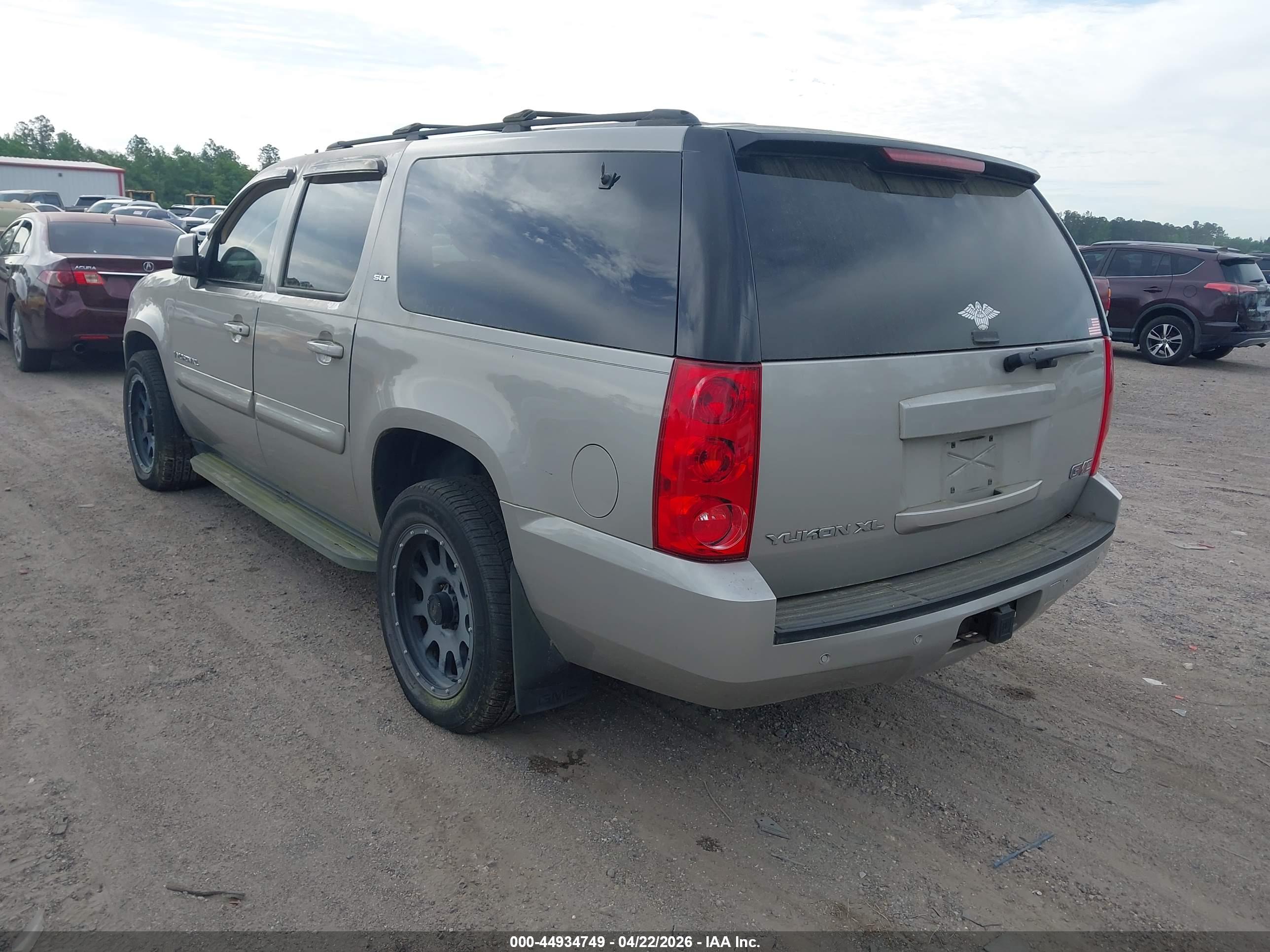 GMC YUKON image 3