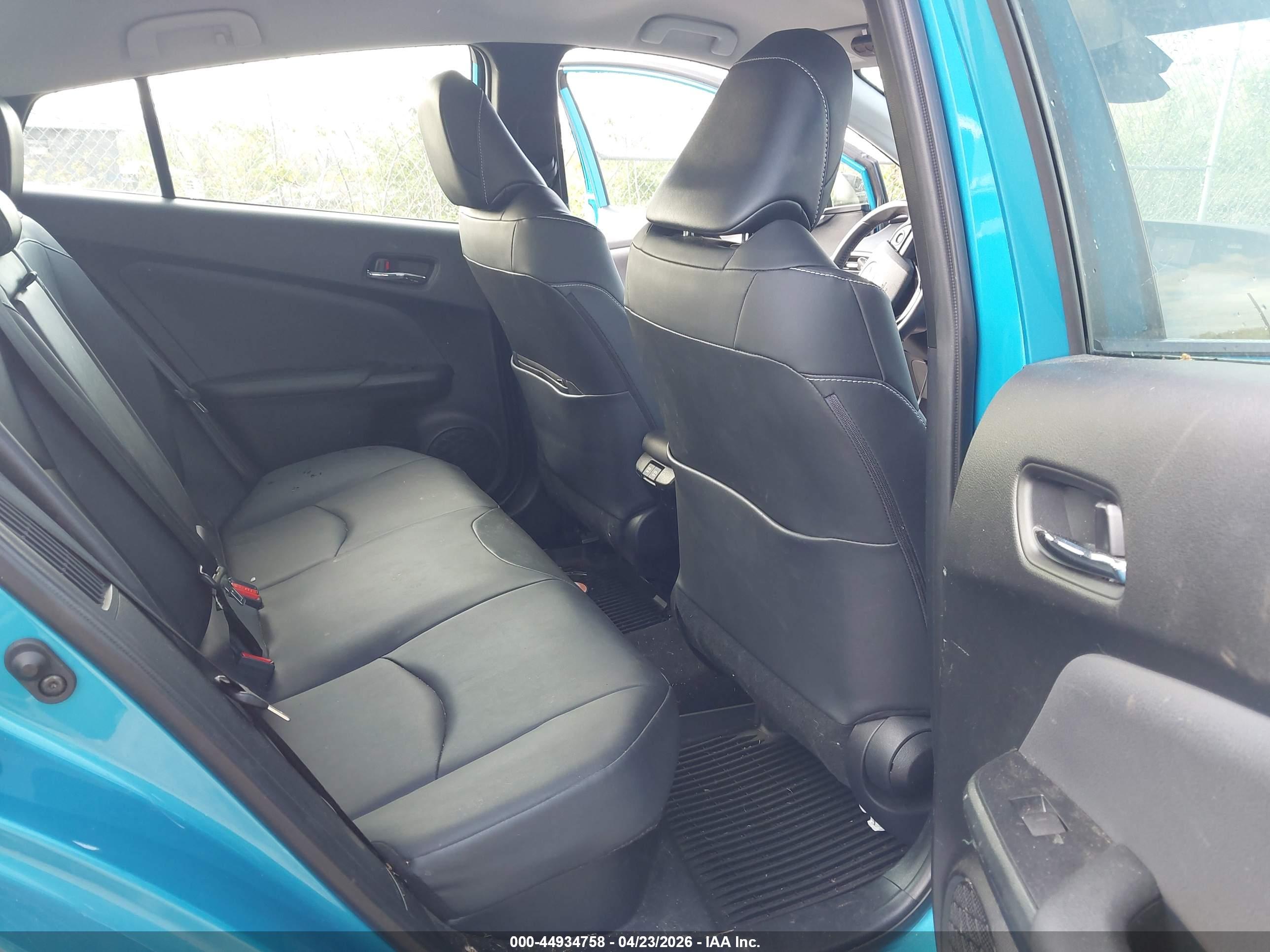TOYOTA PRIUS image 8