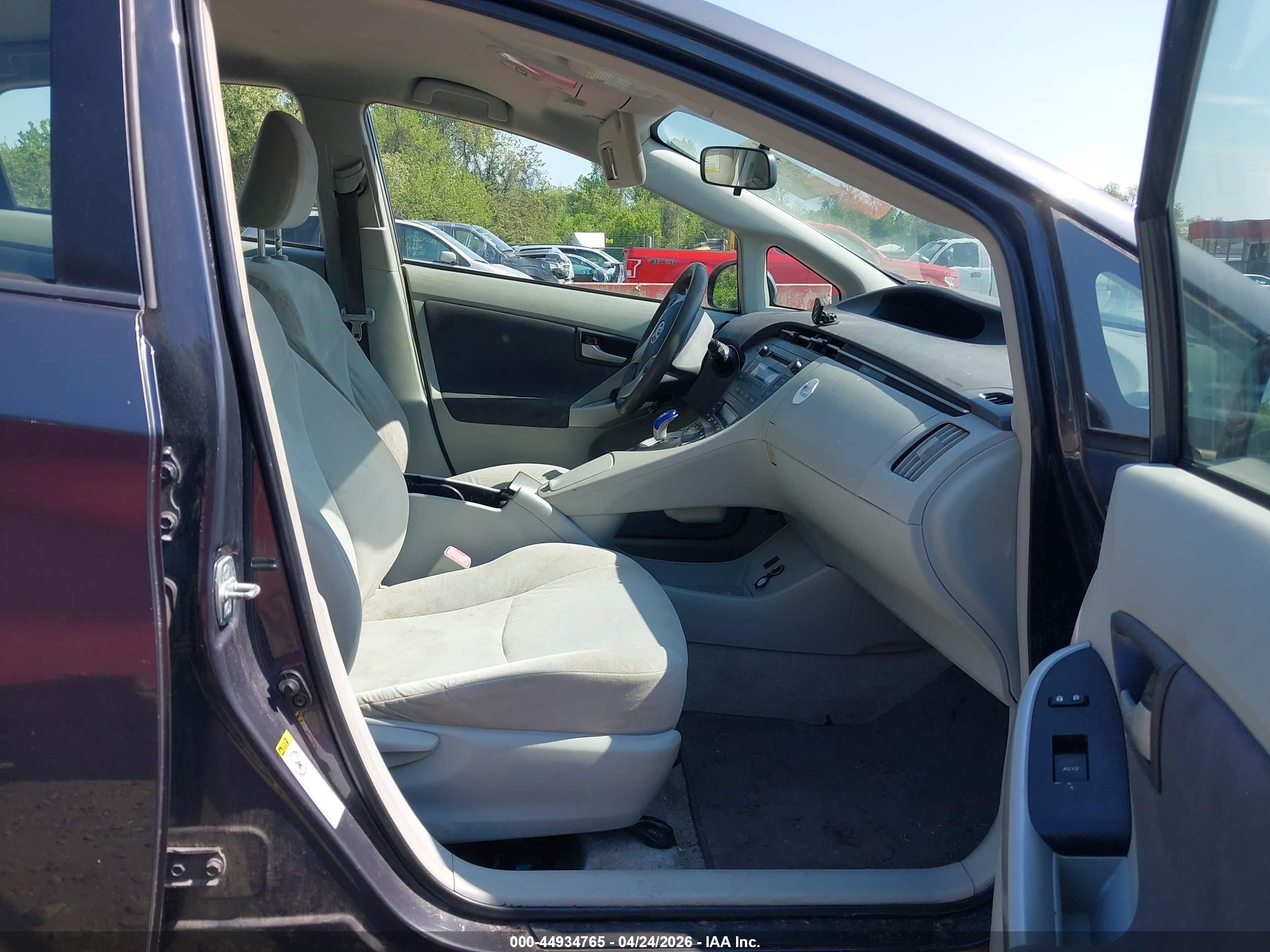 TOYOTA PRIUS image 5