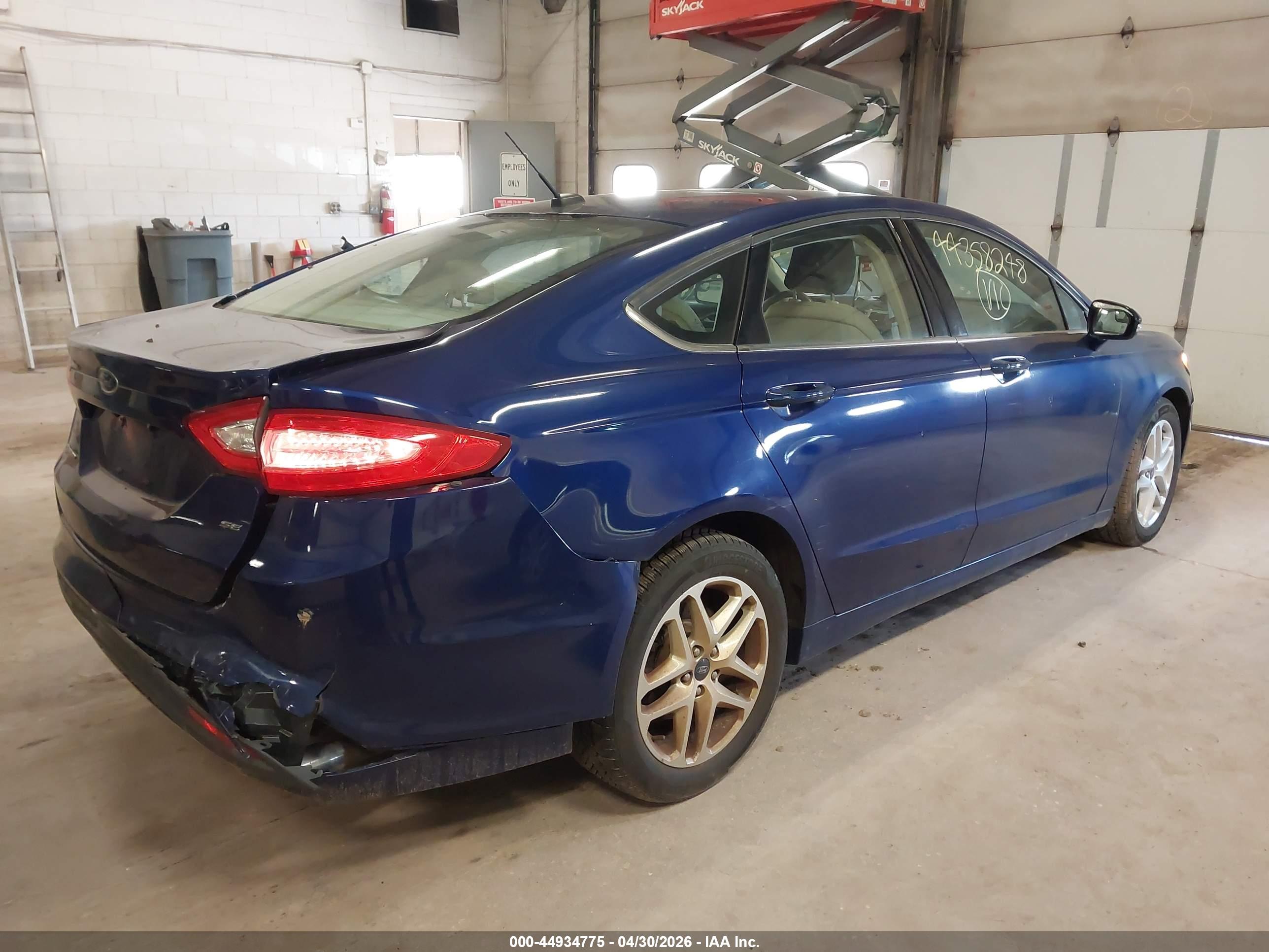 FORD FUSION image 4