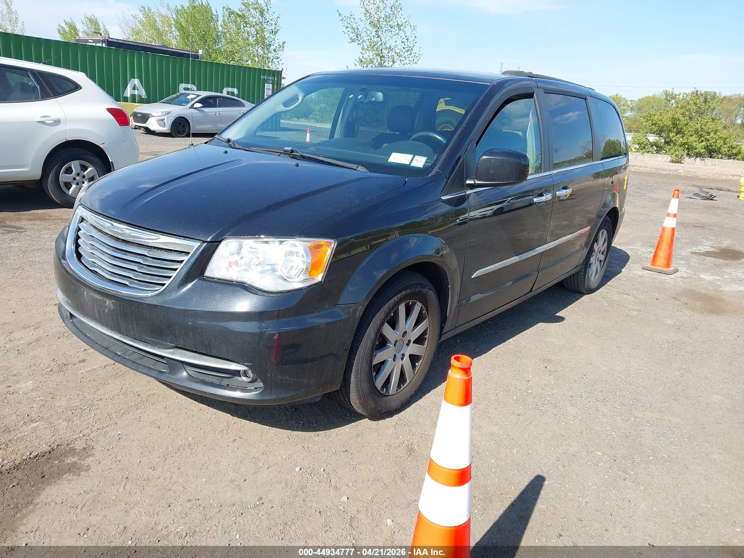 CHRYSLER TOWN image 2