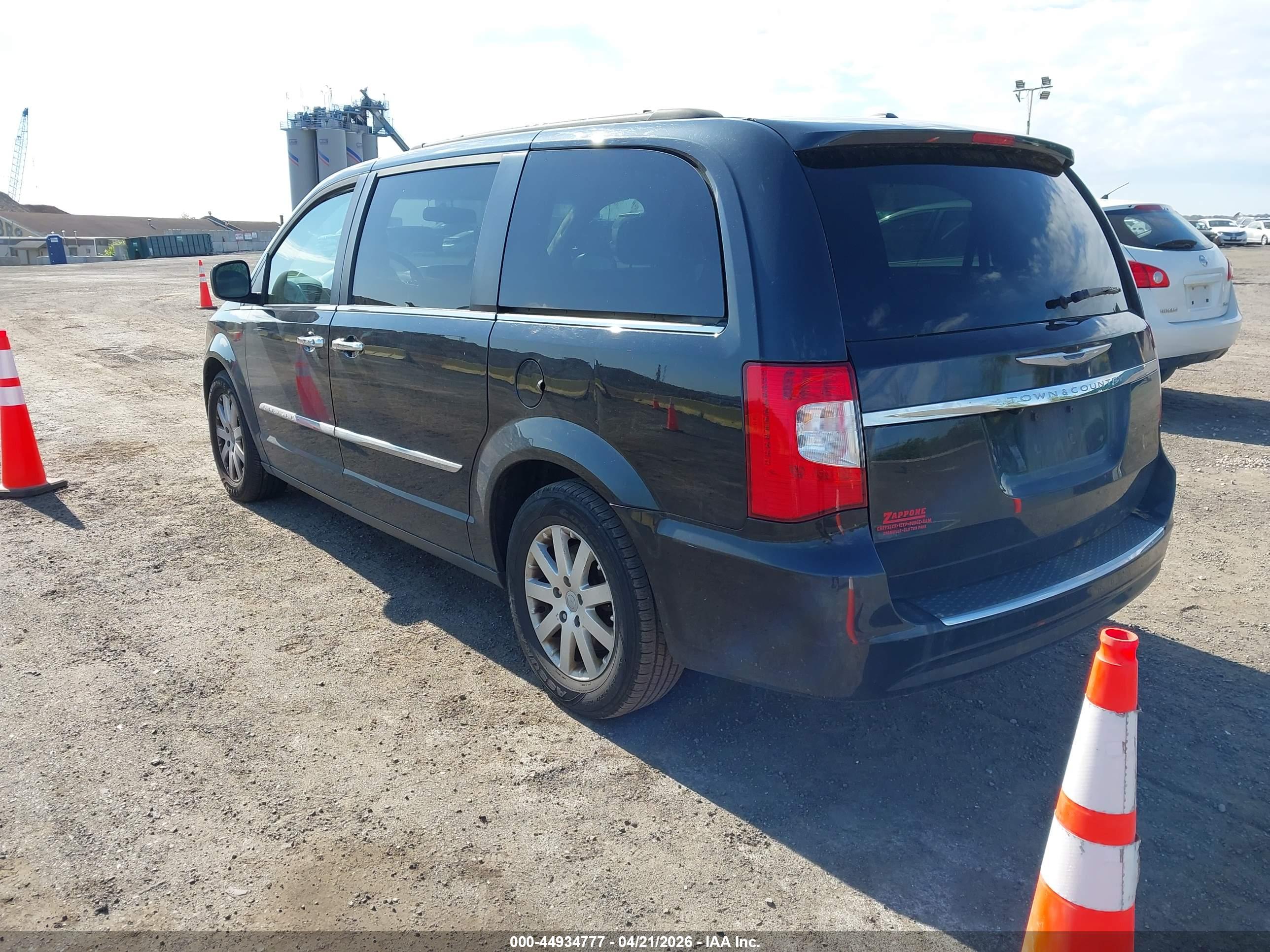 CHRYSLER TOWN image 3