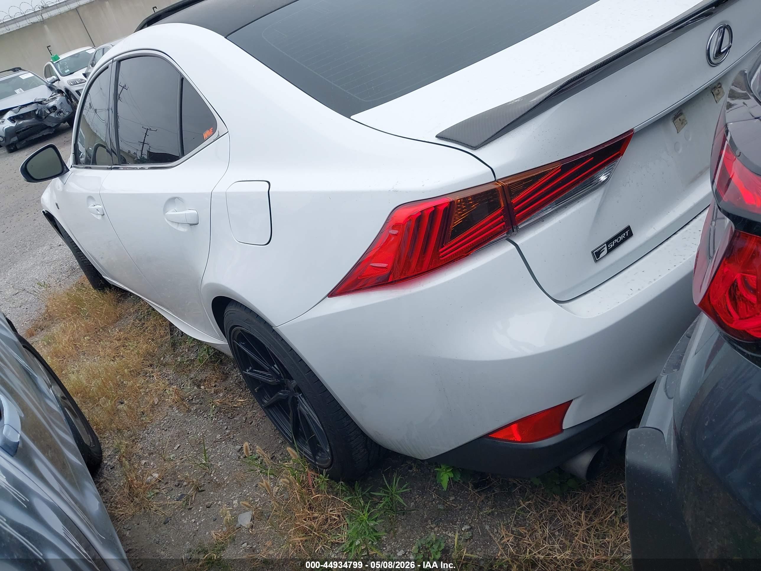 LEXUS IS image 3