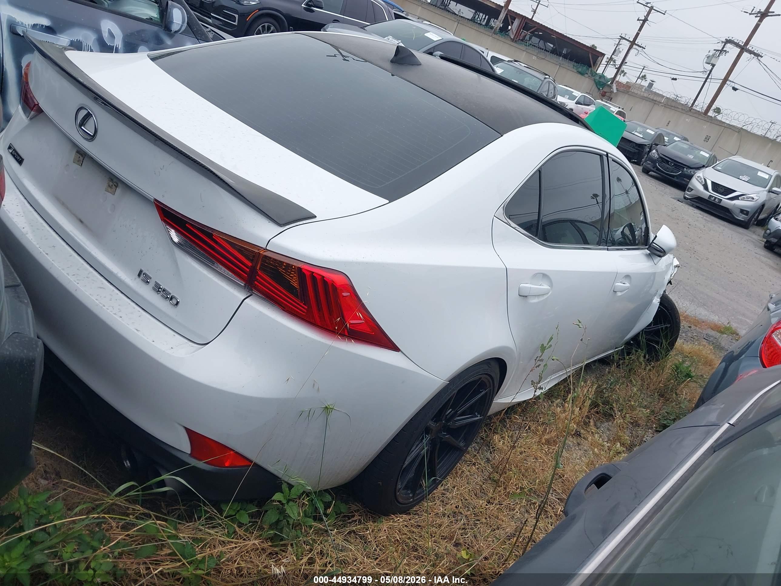 LEXUS IS image 4