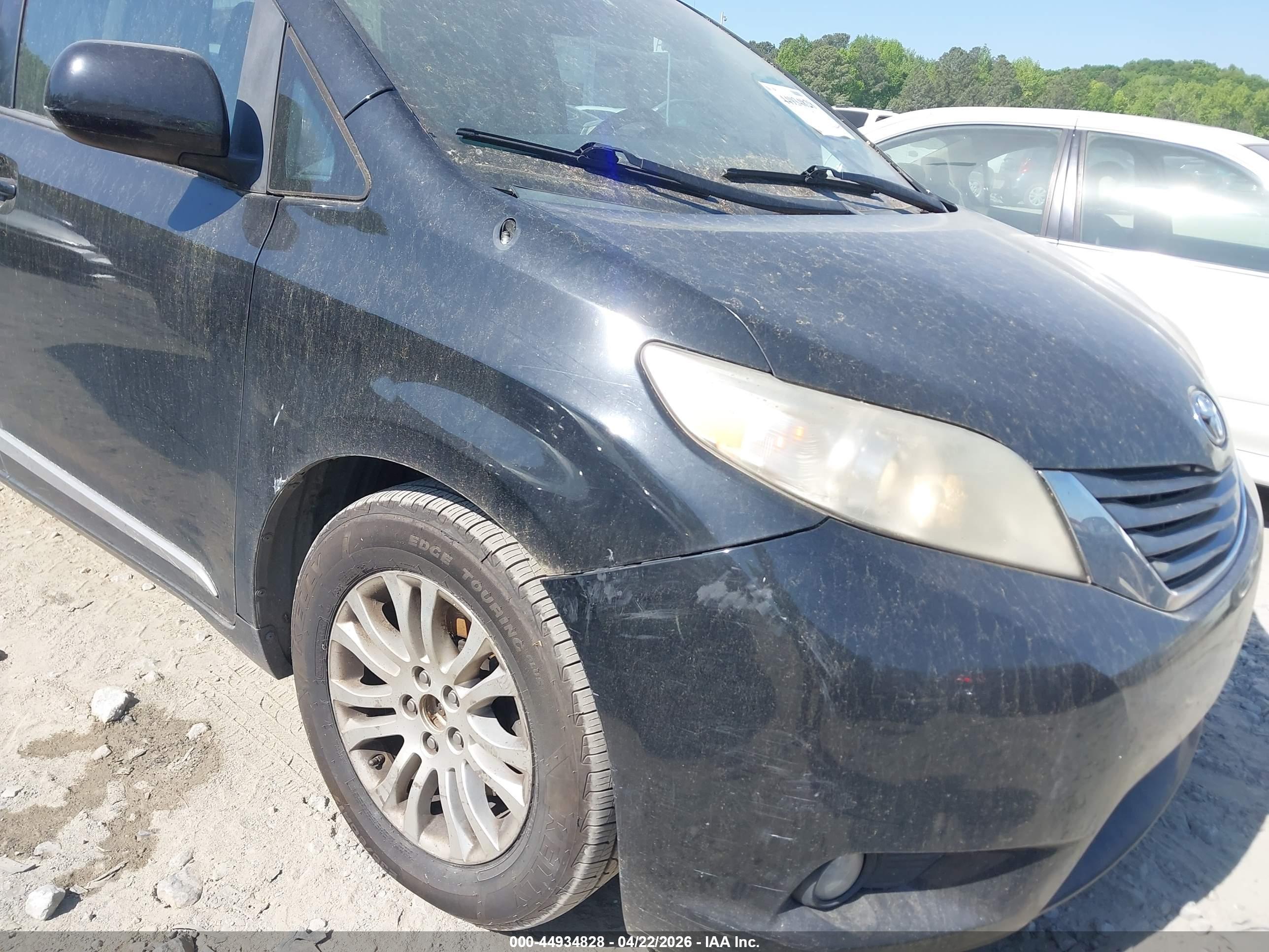 TOYOTA SIENNA image 6