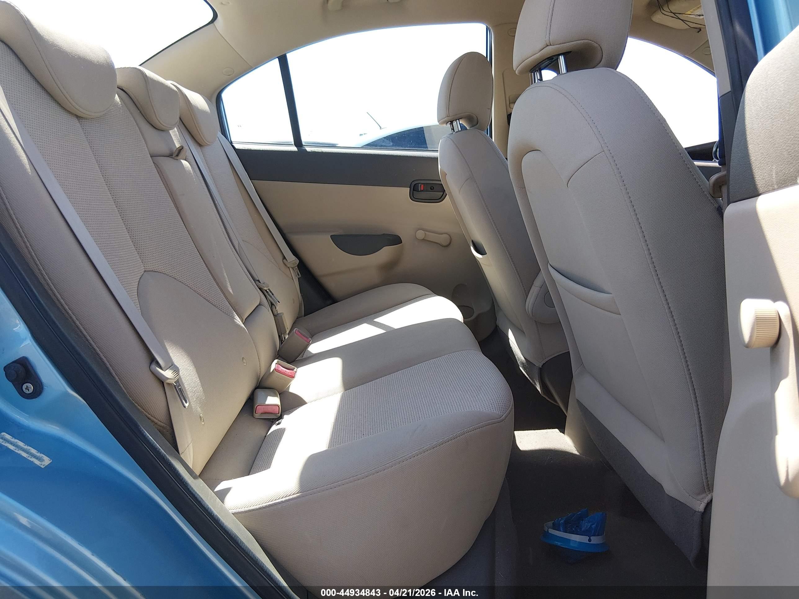 HYUNDAI ACCENT image 8