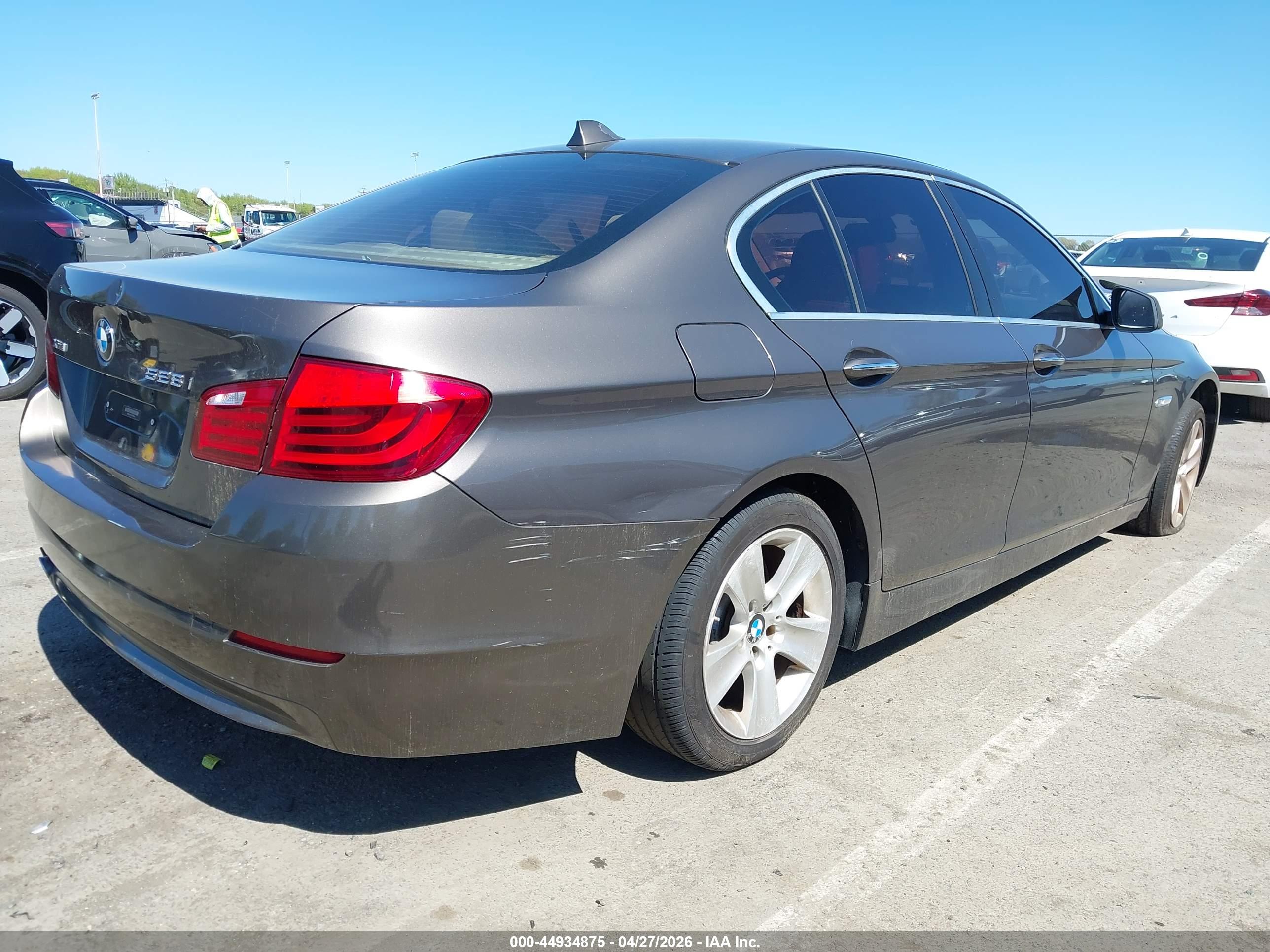 BMW 528I image 4