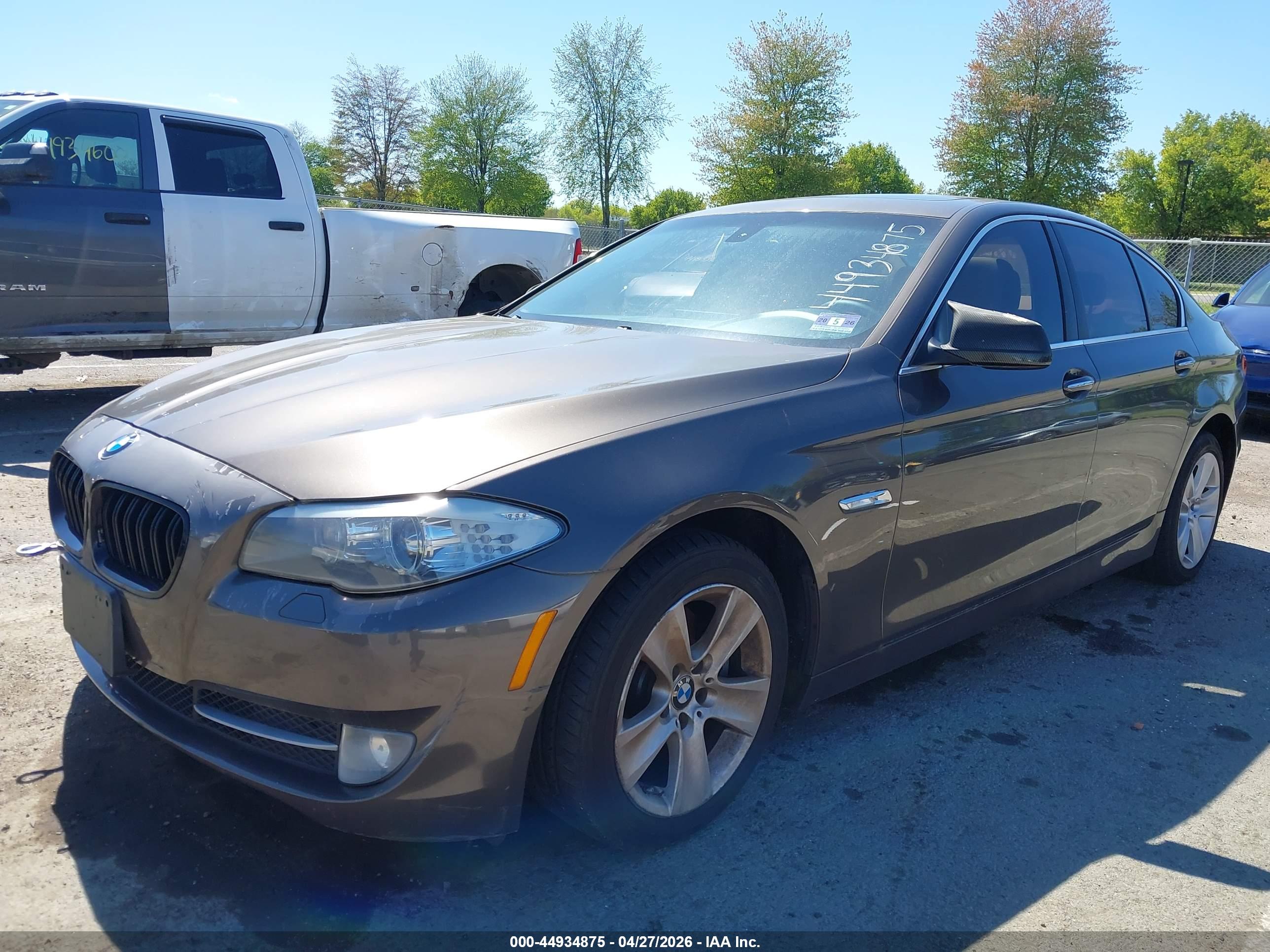 BMW 528I image 6