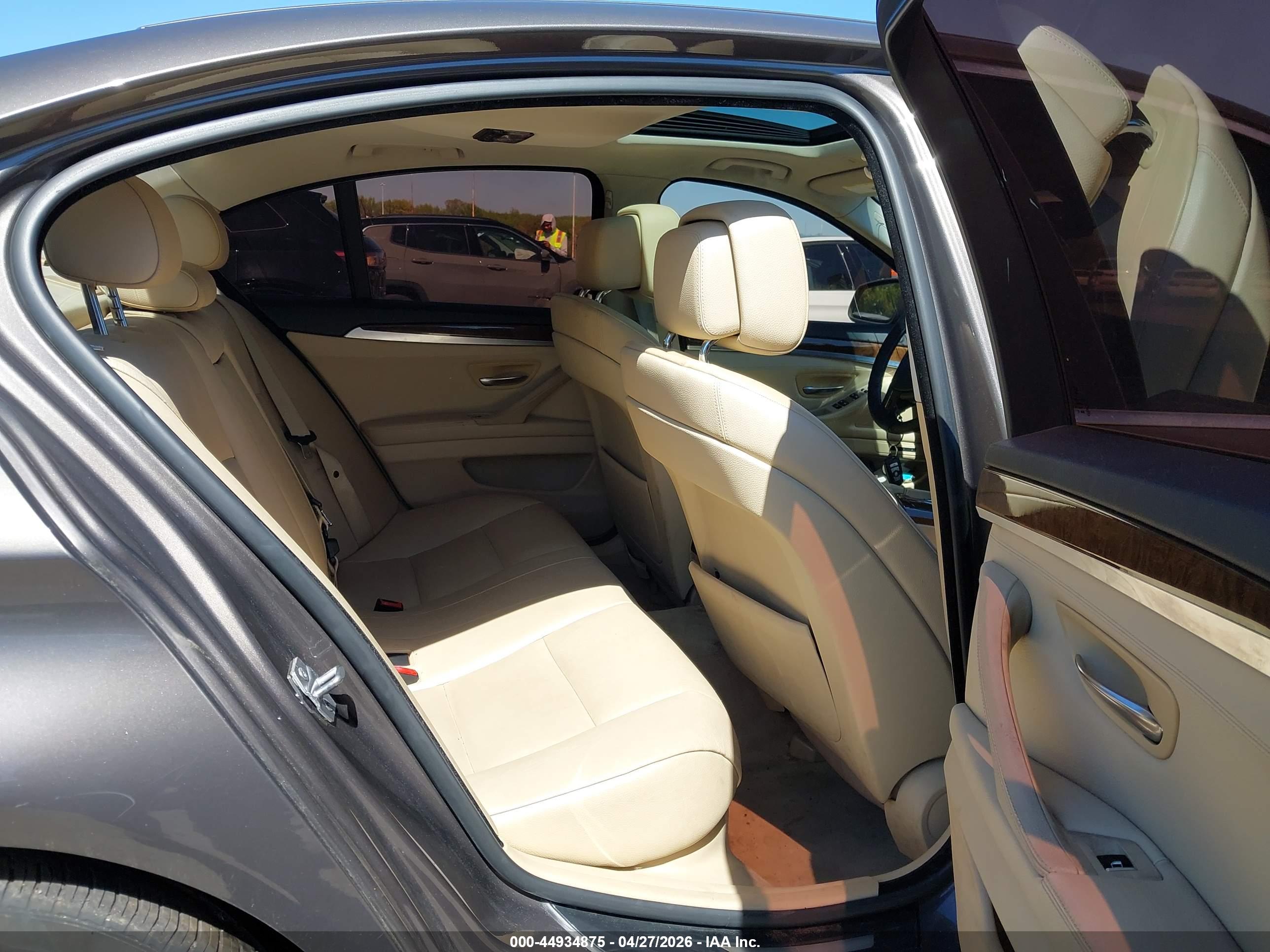 BMW 528I image 8